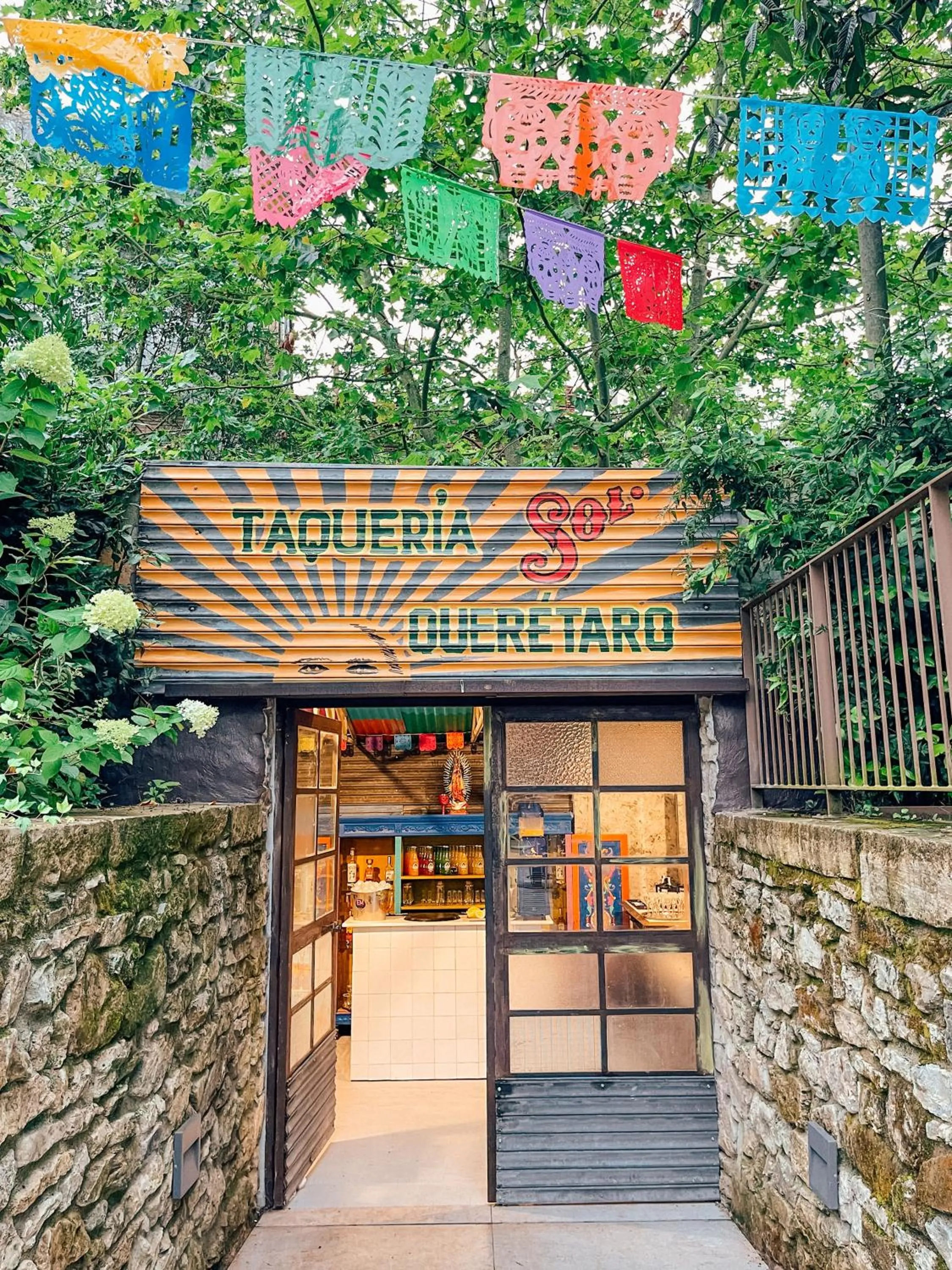 Restaurant/places to eat in Palacio de Aviles Affiliated By Melia