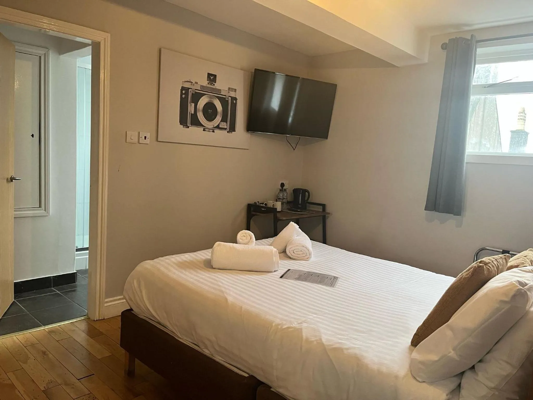 Bed in Laurel Bank Hotel