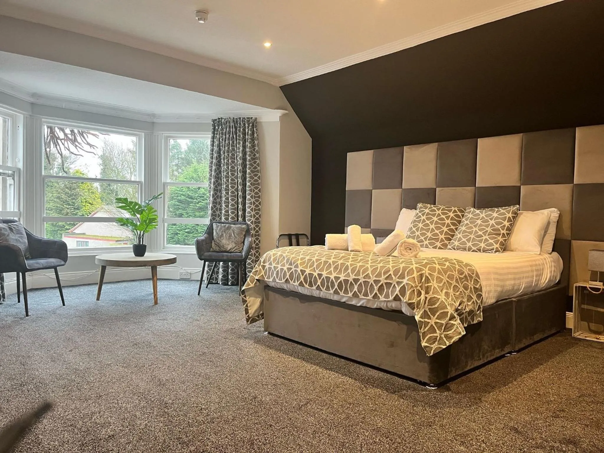 Bed in Laurel Bank Hotel