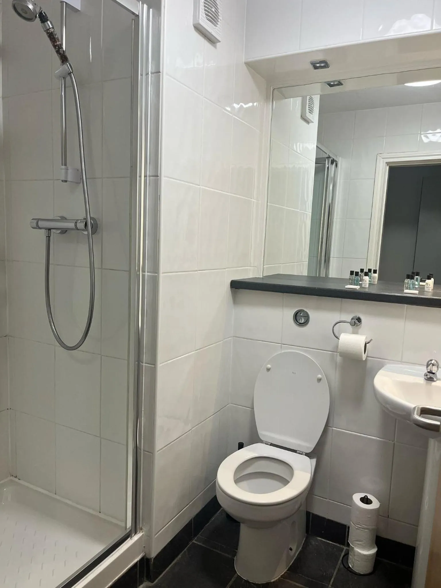 Shower in Laurel Bank Hotel