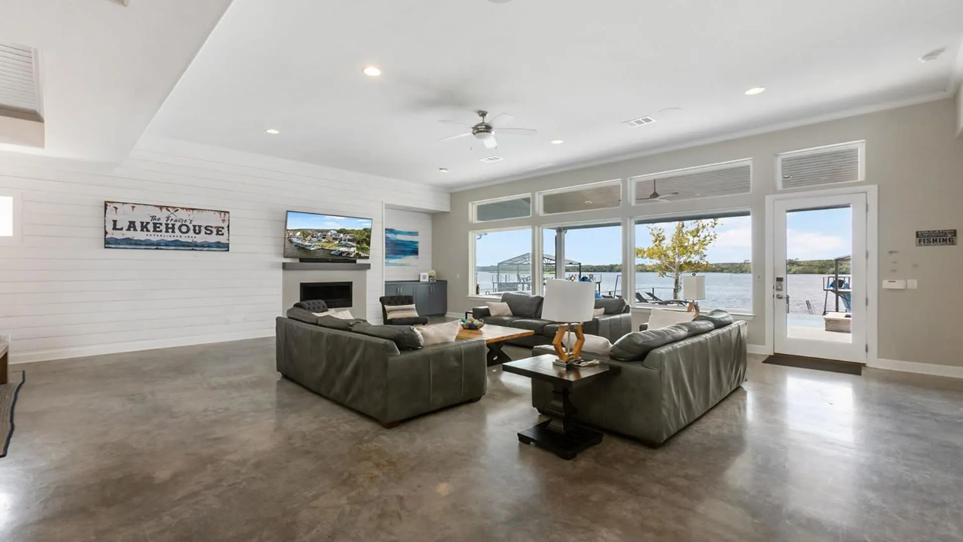 Luxury Waterfront Pool Hot Tub Boat Slips