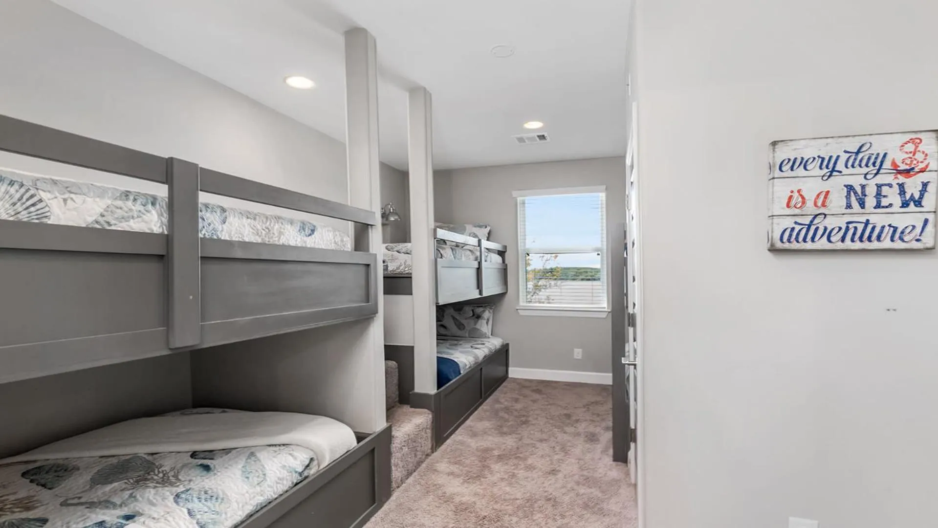 Bed in Luxury Waterfront Pool Hot Tub Boat Slips