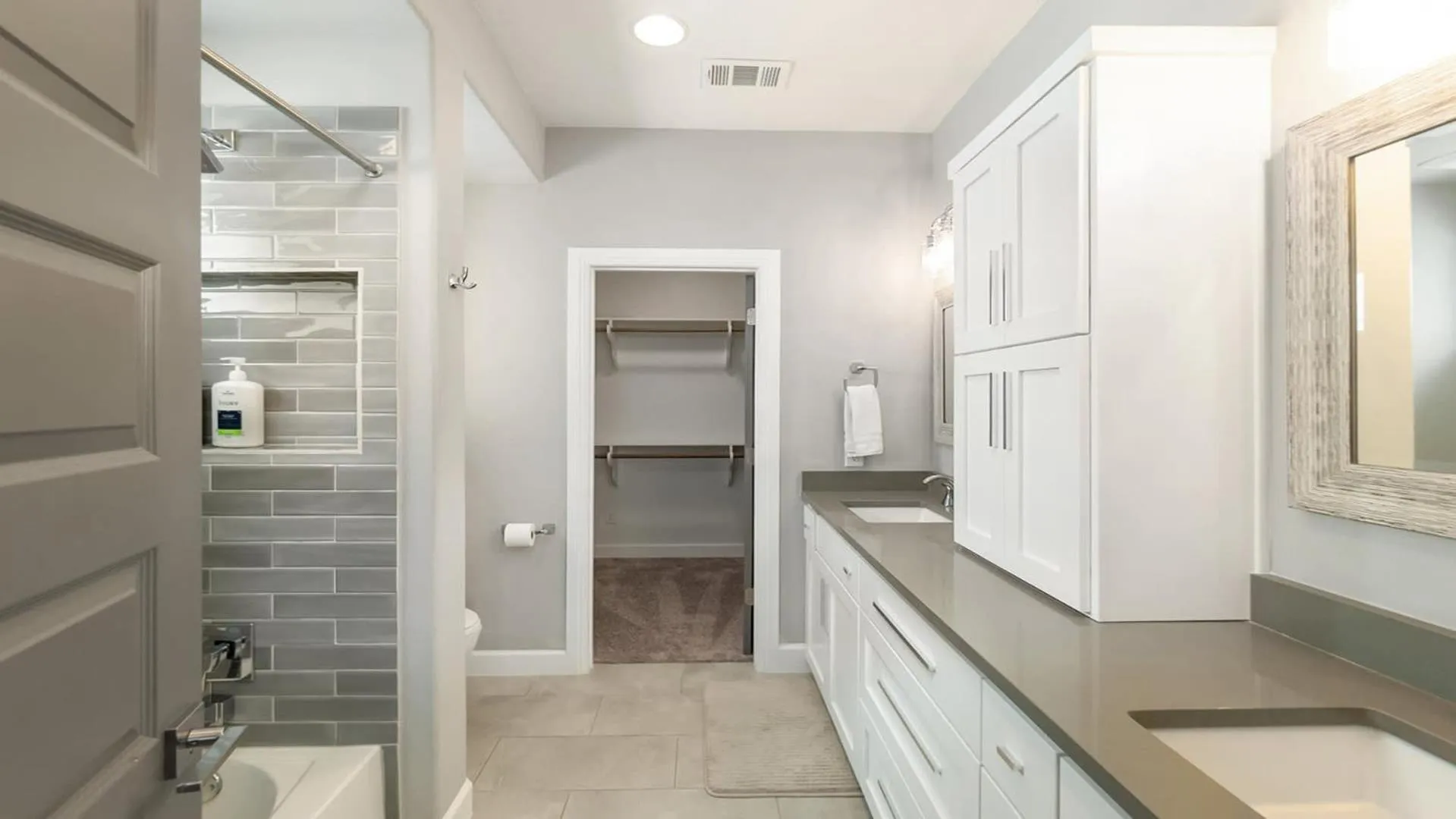 Luxury Waterfront Pool Hot Tub Boat Slips