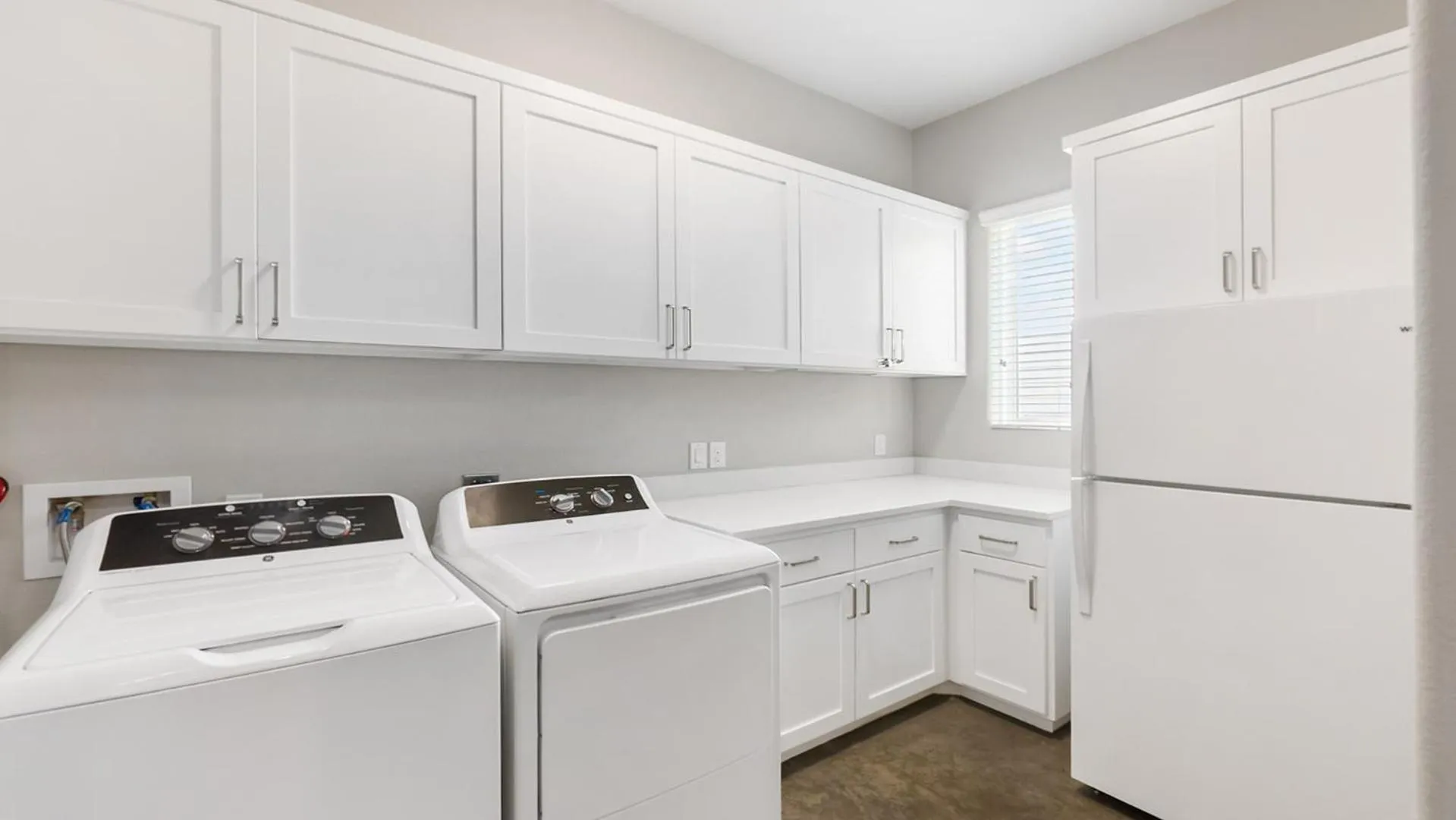 Luxury Waterfront Pool Hot Tub Boat Slips