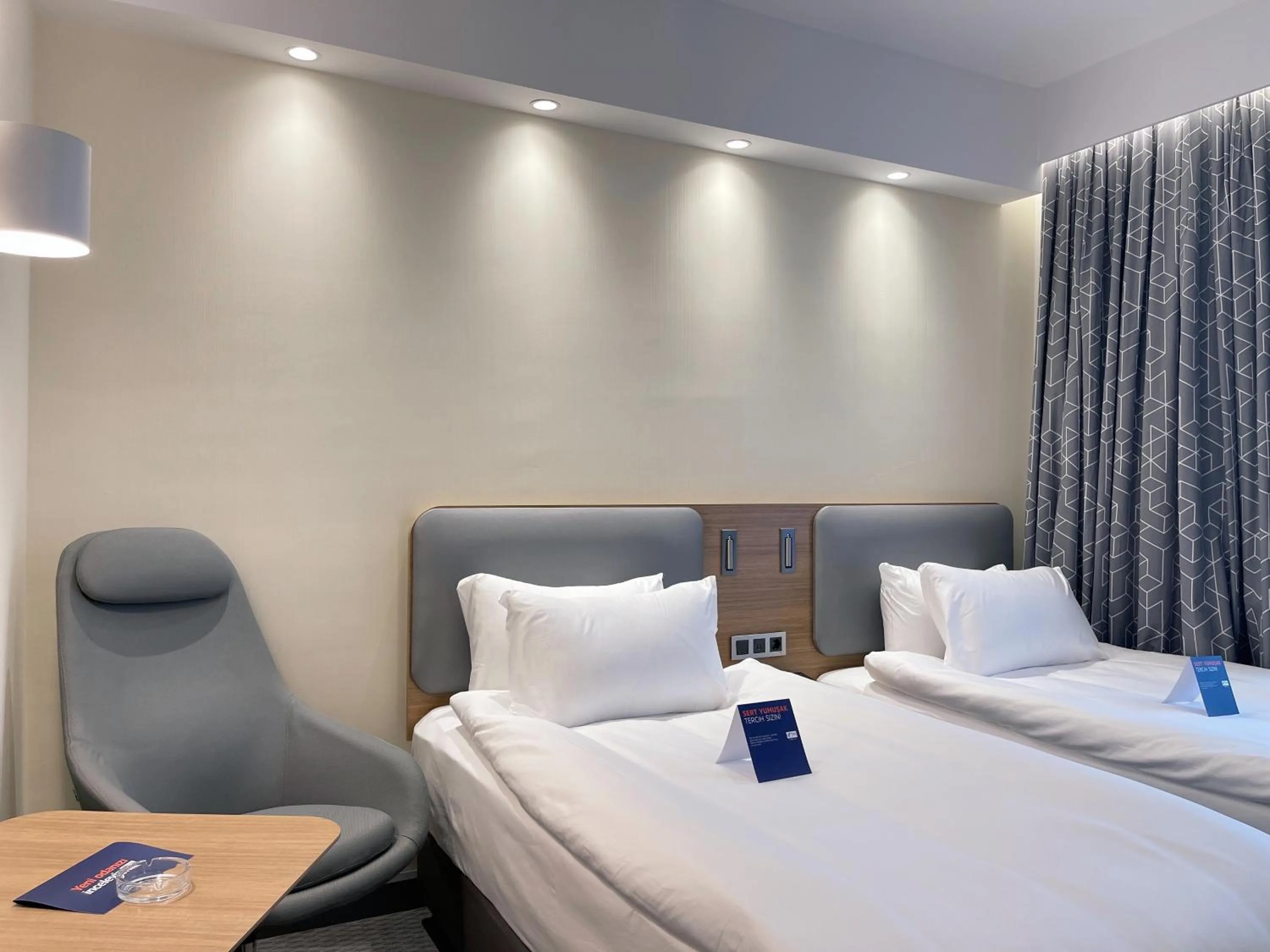 Bed in Holiday Inn Express - Ankara - Airport by IHG