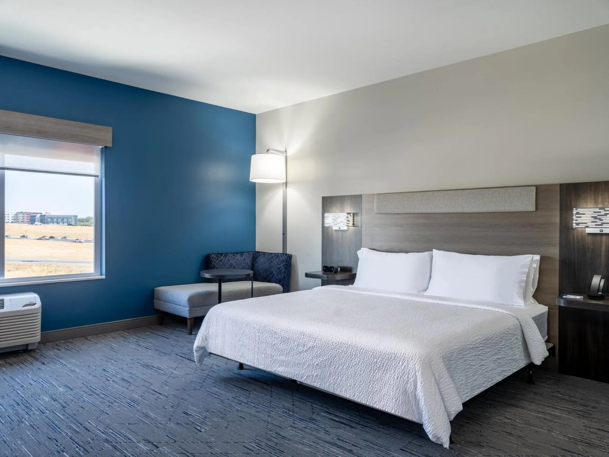 Photo of the whole room, Bed in Holiday Inn Express & Suites - Meridian - Boise West by IHG