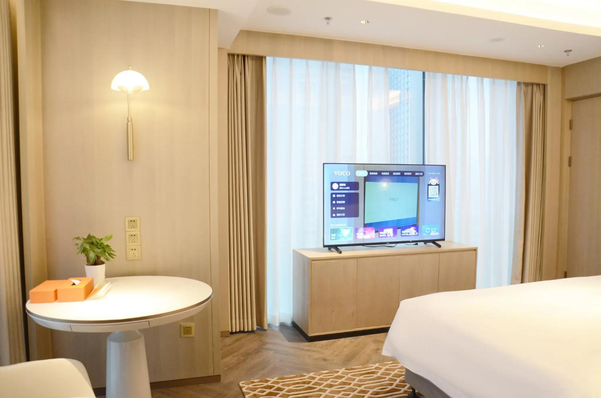 Photo of the whole room, Bed in Voco Chongqing Chaotianmen