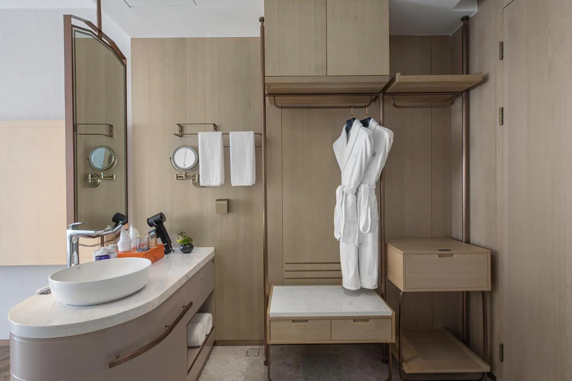 wardrobe in Voco Chongqing Chaotianmen