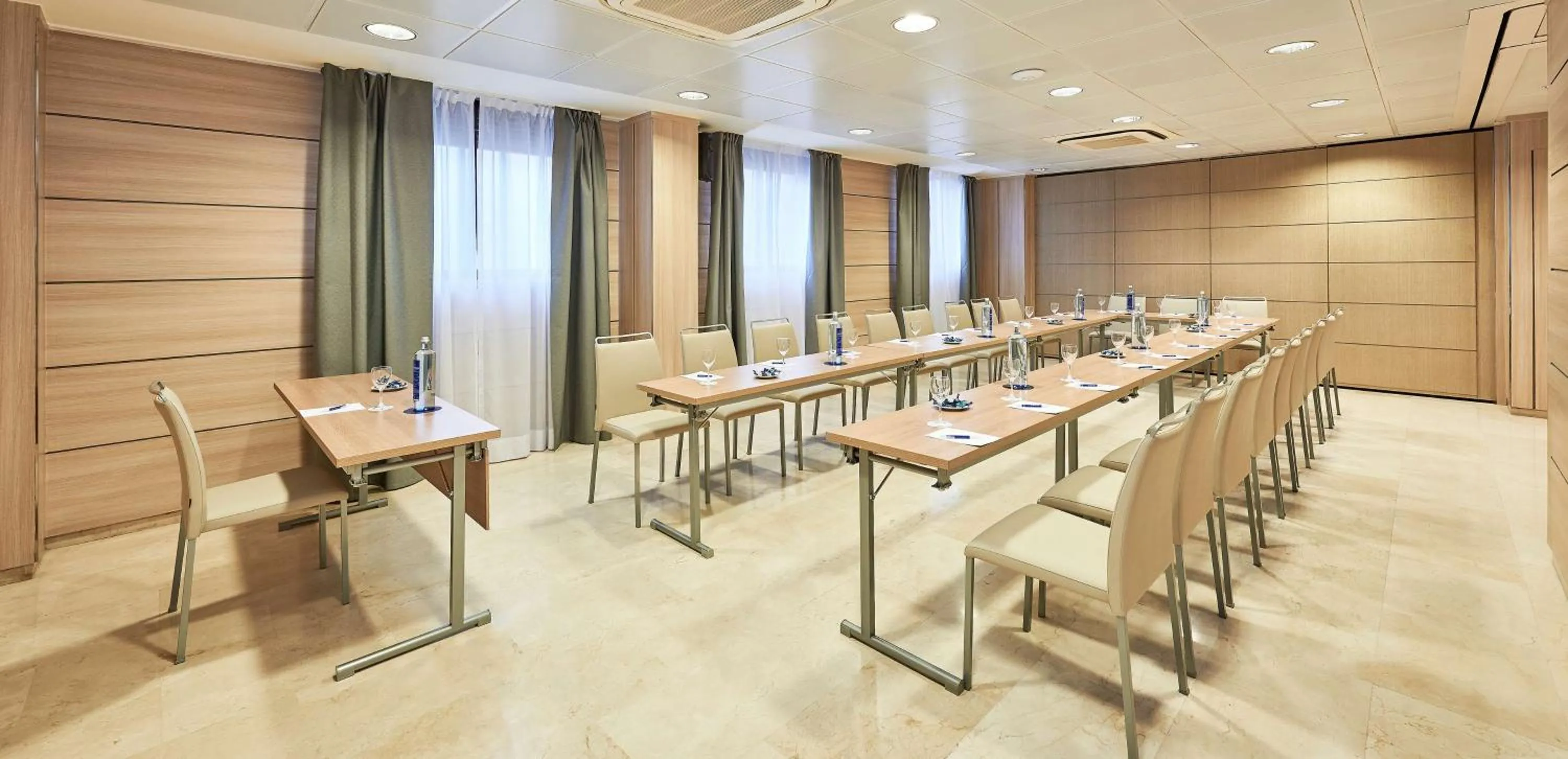 Meeting/conference room in NH Logroño Herencia Rioja