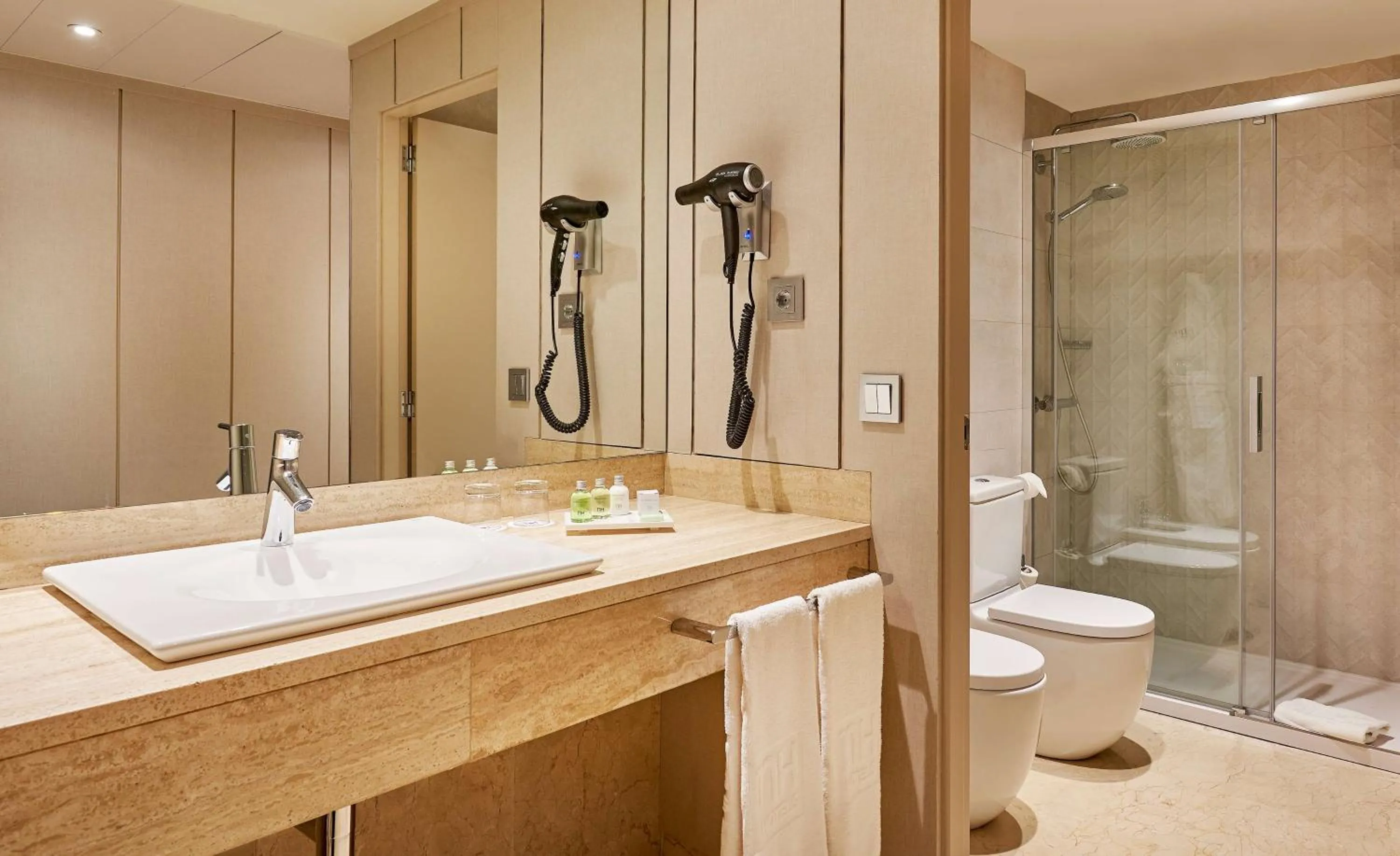 Bathroom in NH Logroño Herencia Rioja