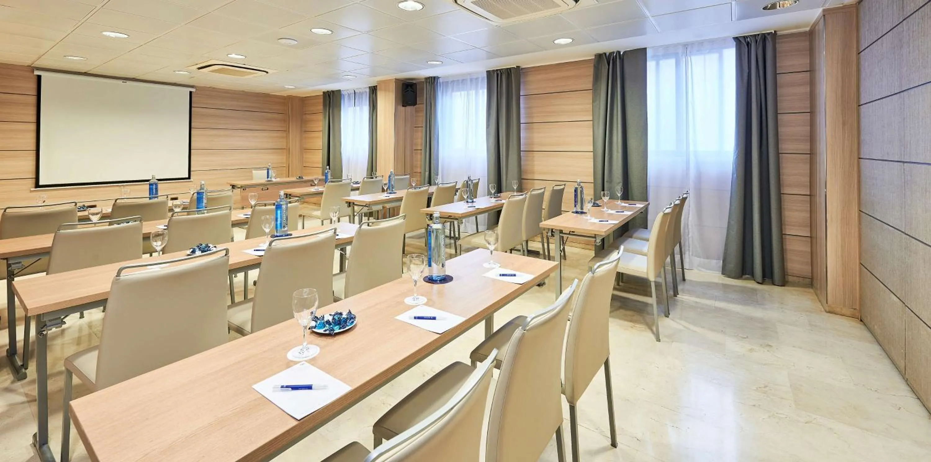 Meeting/conference room in NH Logroño Herencia Rioja