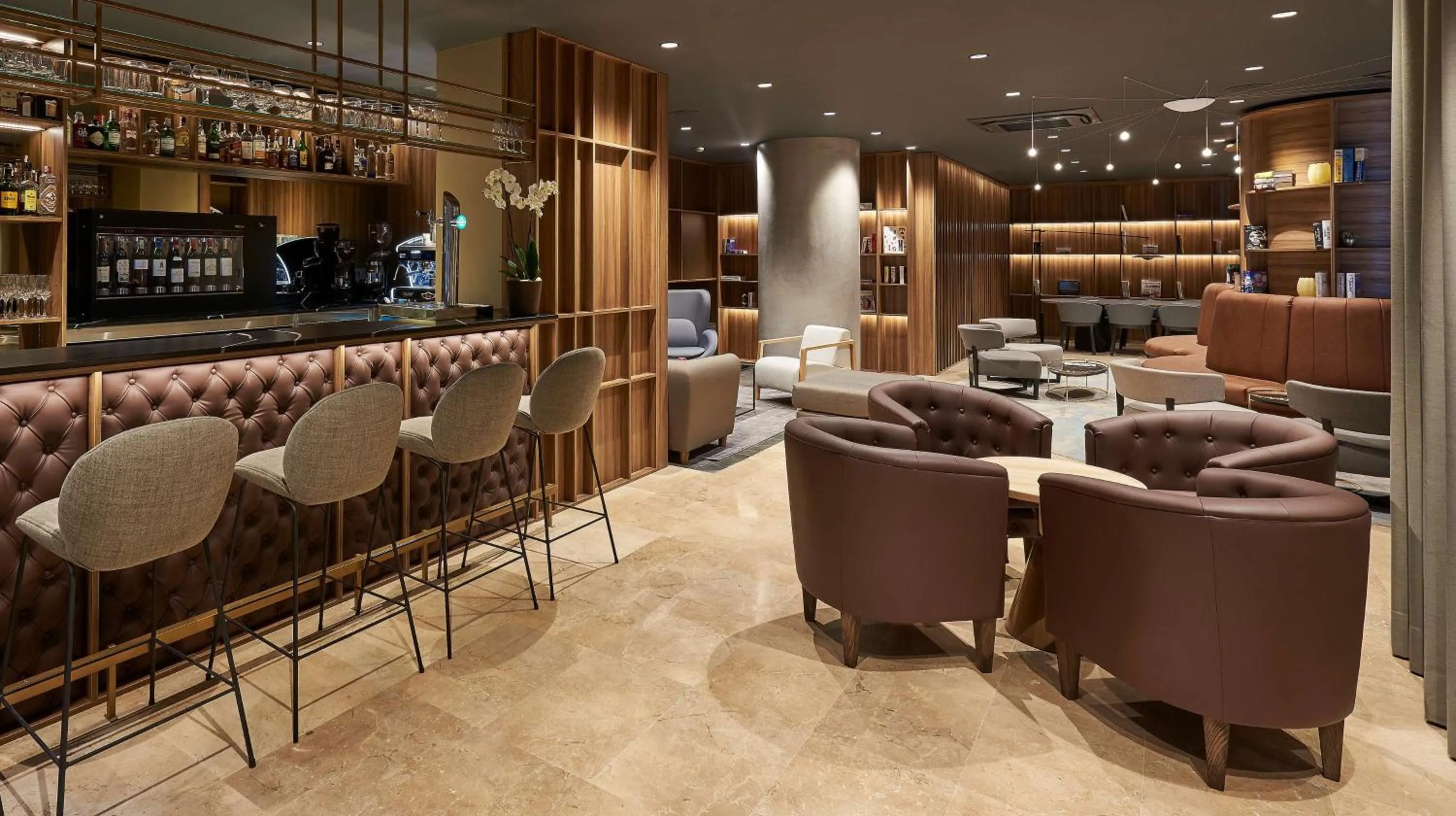 Lounge or bar in NH Logroño Herencia Rioja