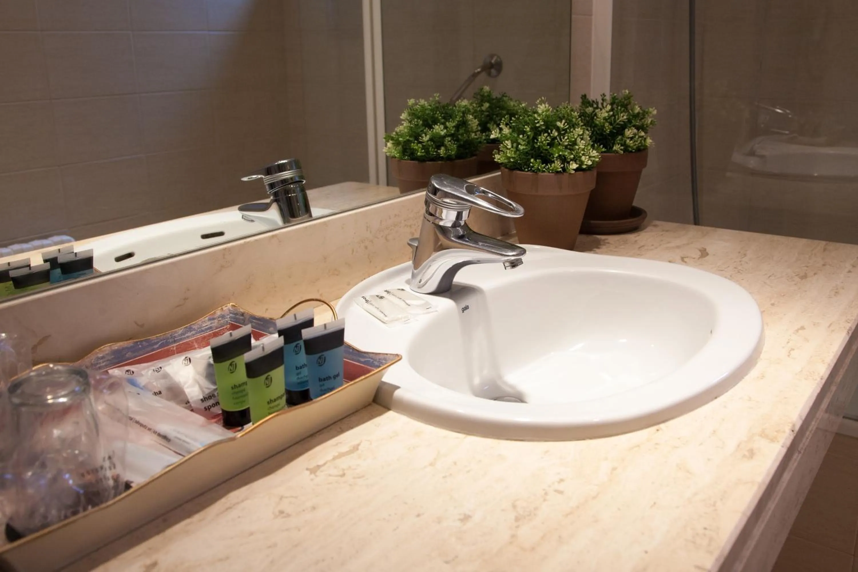 Shower in Hotel Luze El Toro