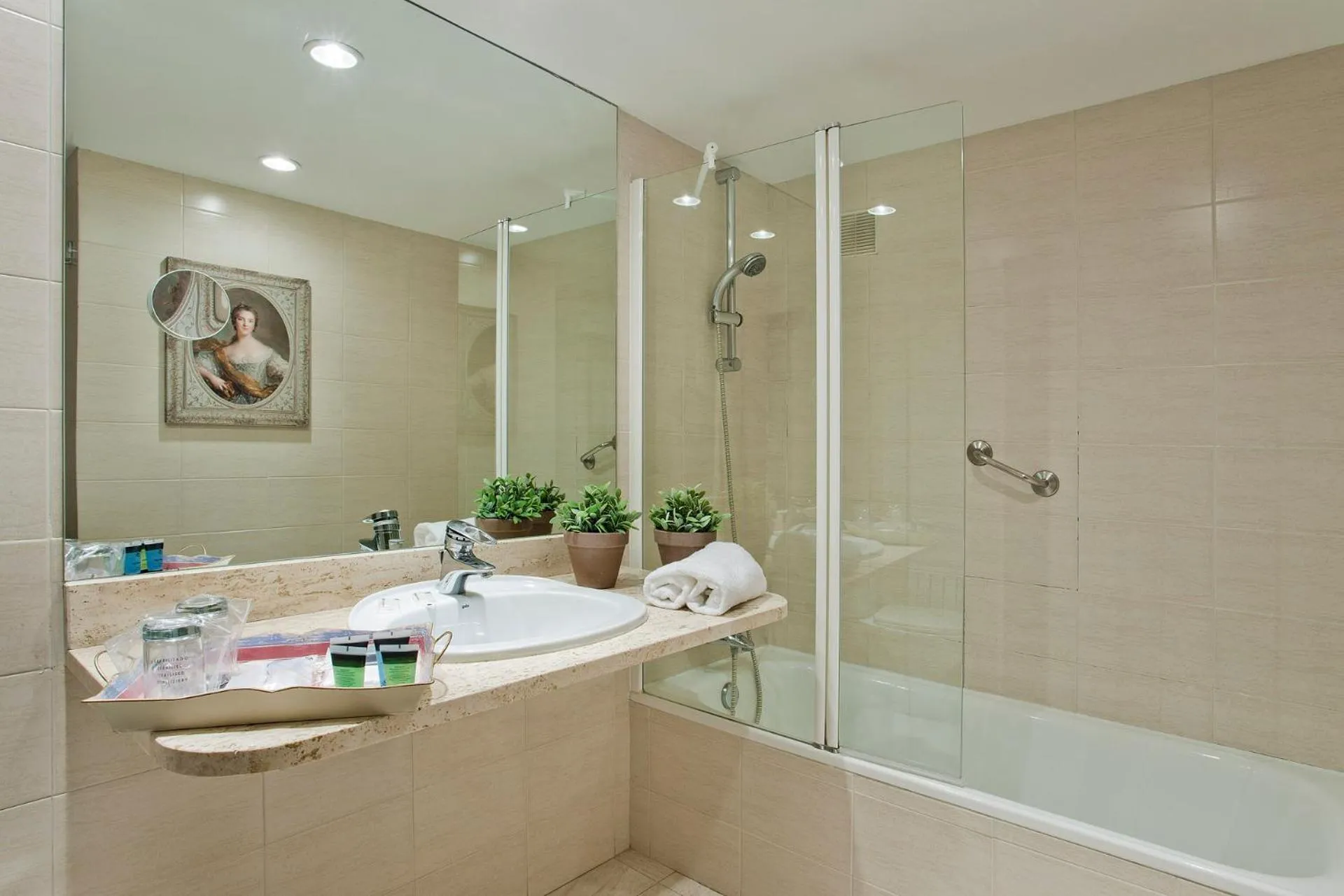 Shower in Hotel Luze El Toro