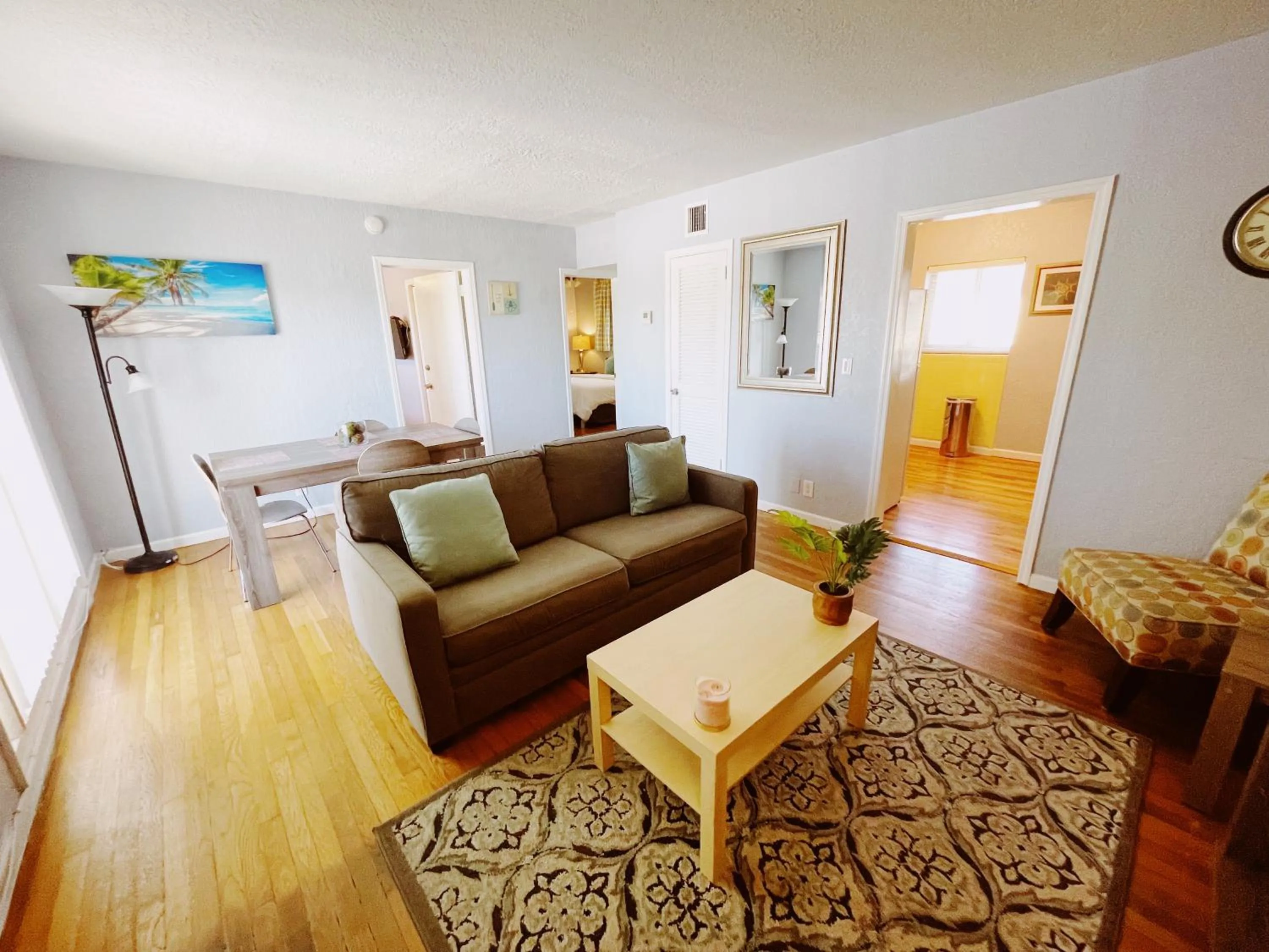 Living room in Great Escape Apartments By Lowkl