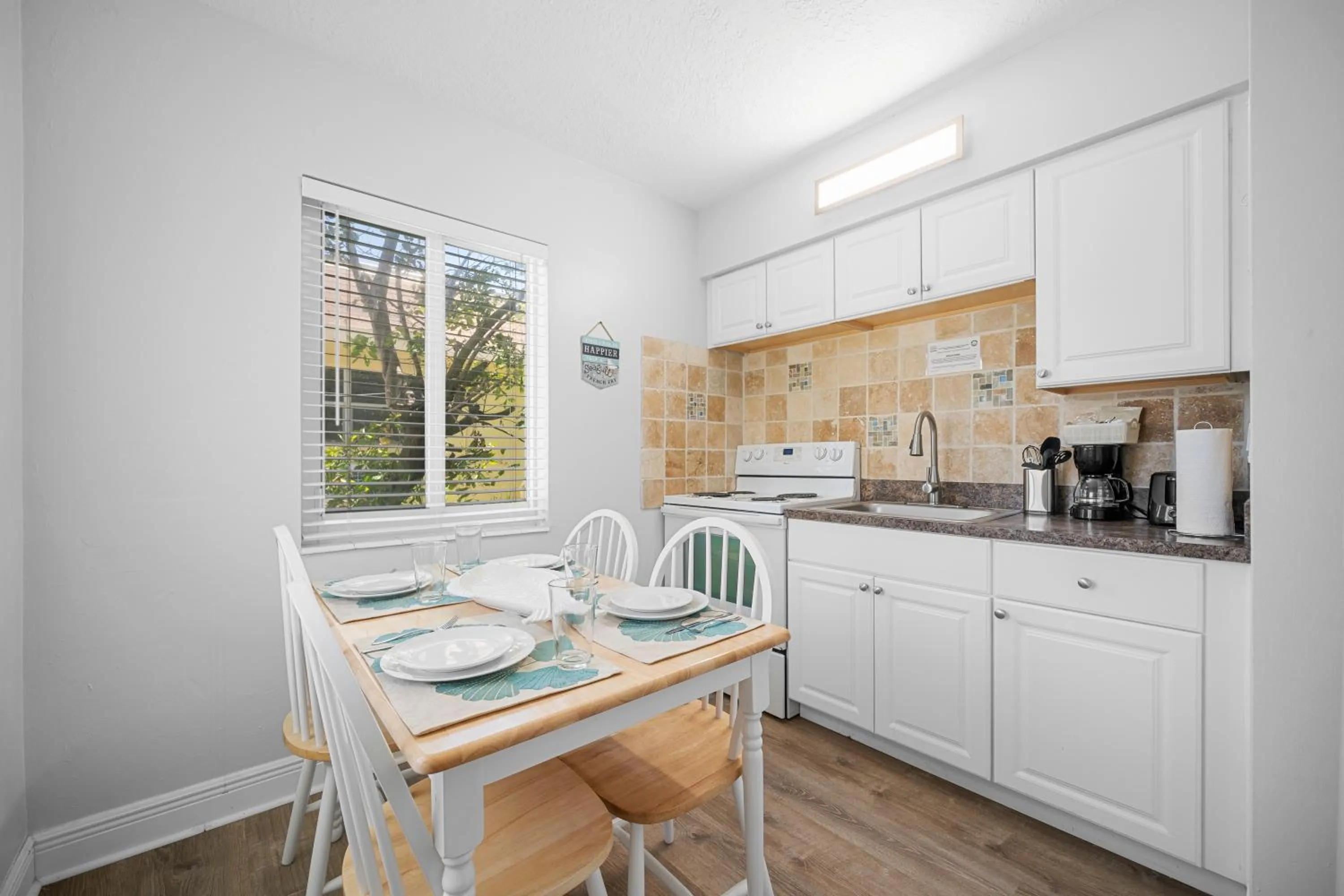 Coffee/tea facilities in Great Escape Apartments By Lowkl