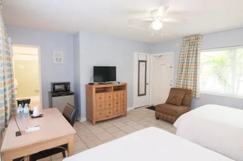 Photo of the whole room, Bed in Great Escape Apartments By Lowkl