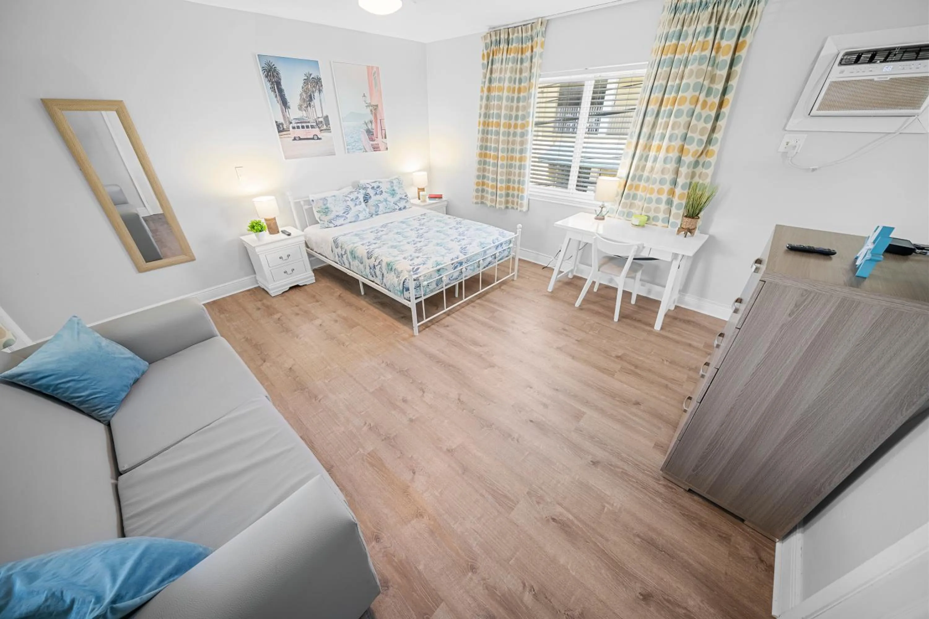 Bed in Great Escape Apartments By Lowkl