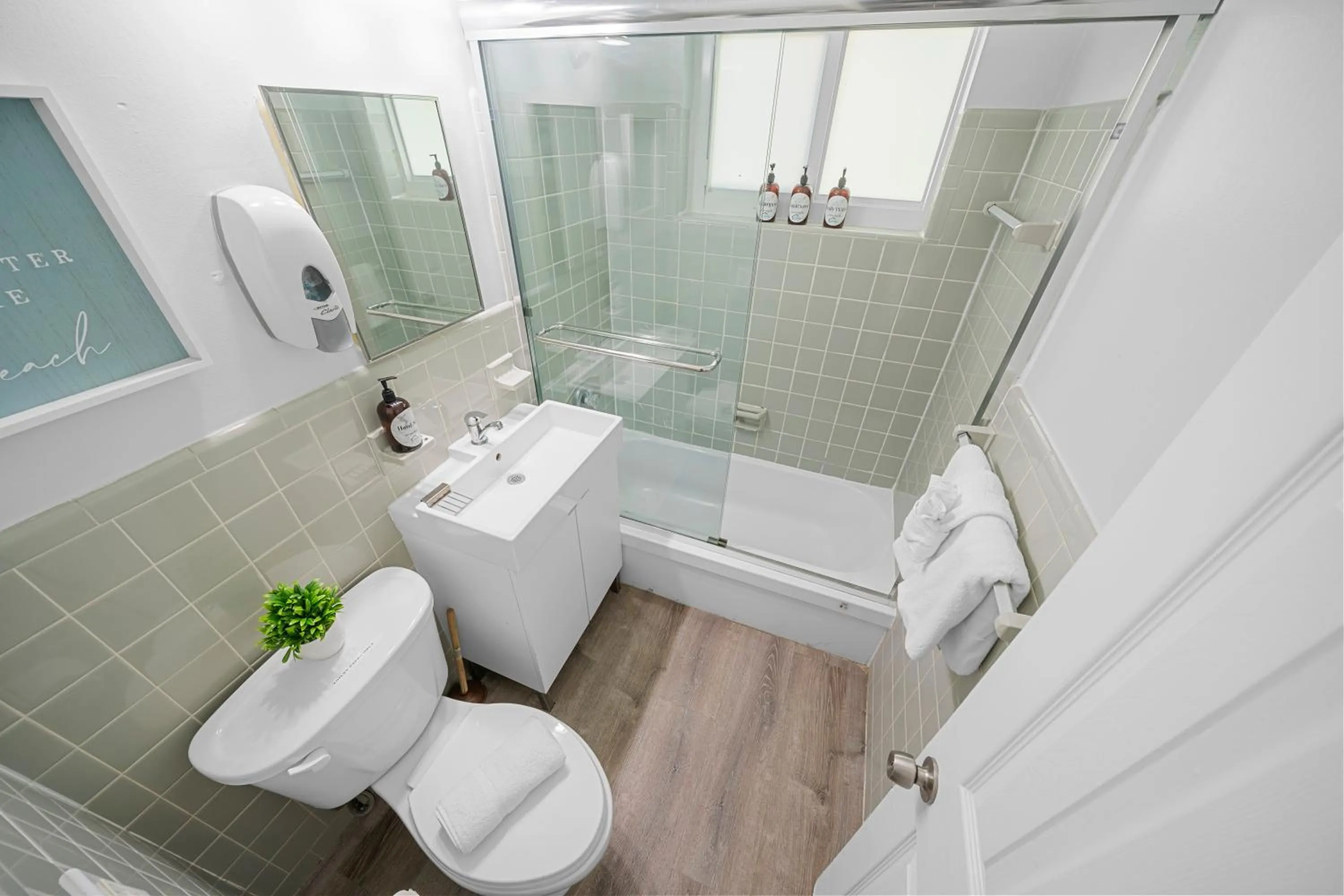 Shower in Great Escape Apartments By Lowkl