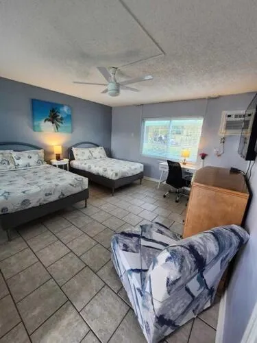 Photo of the whole room, Bed in Great Escape Apartments By Lowkl