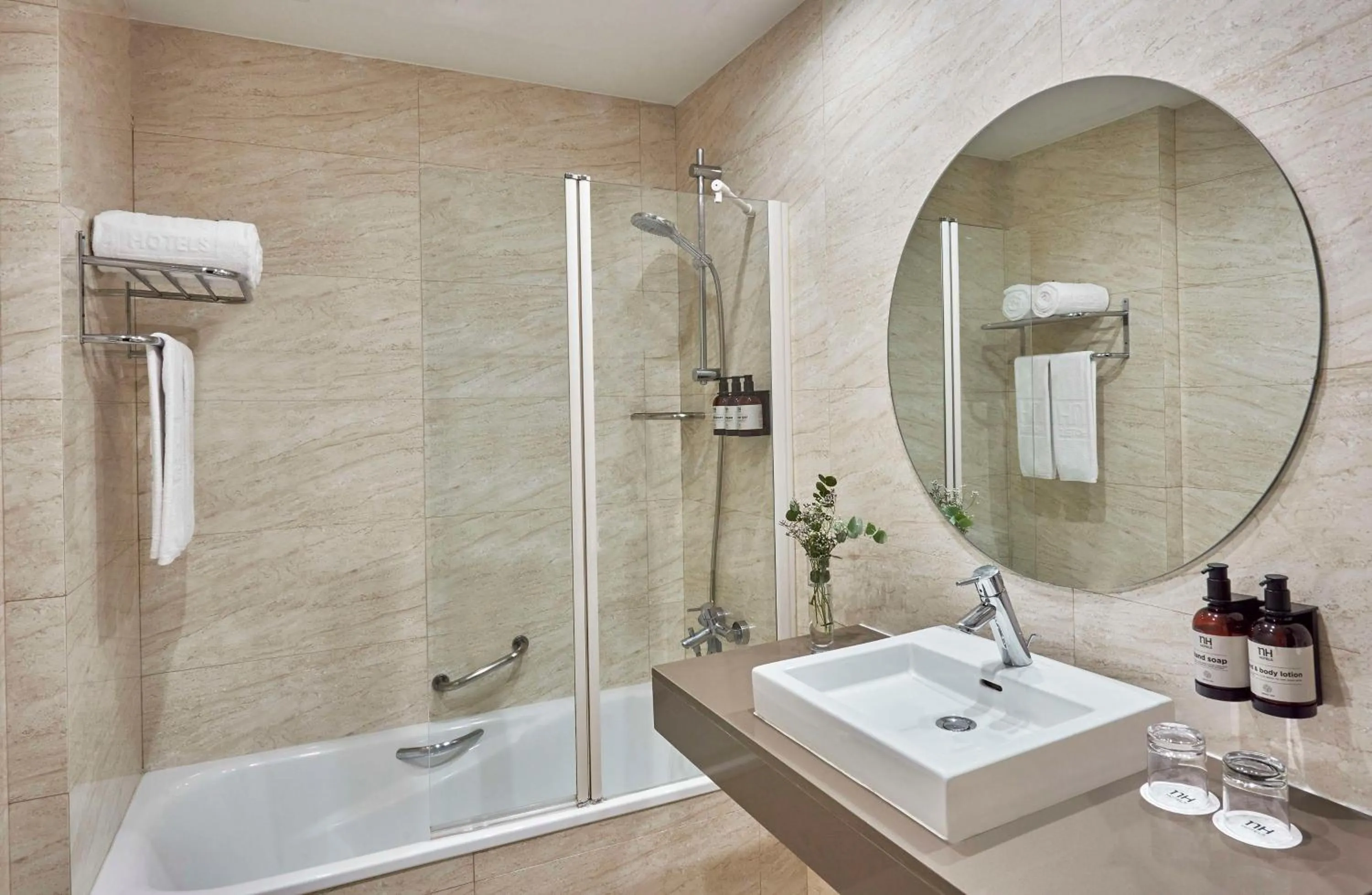 Bathroom in NH Avenida Jerez