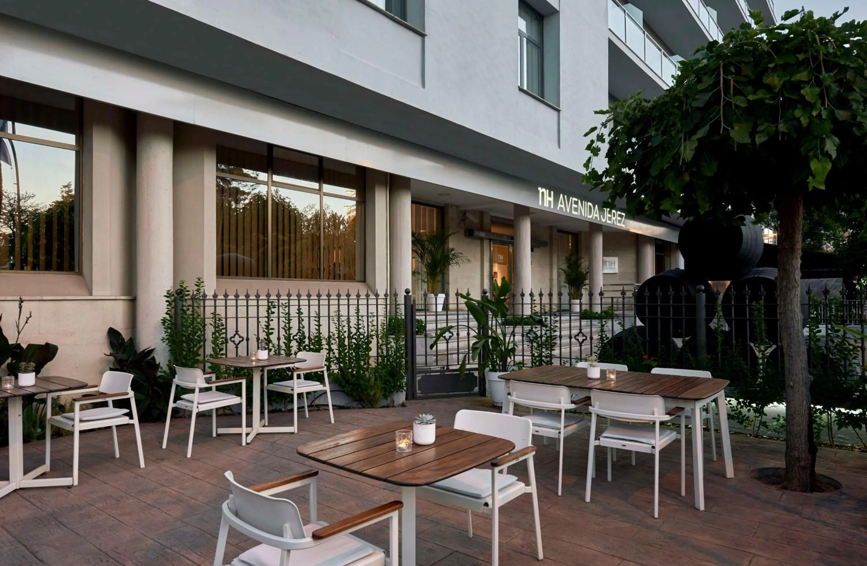 Property building in NH Avenida Jerez