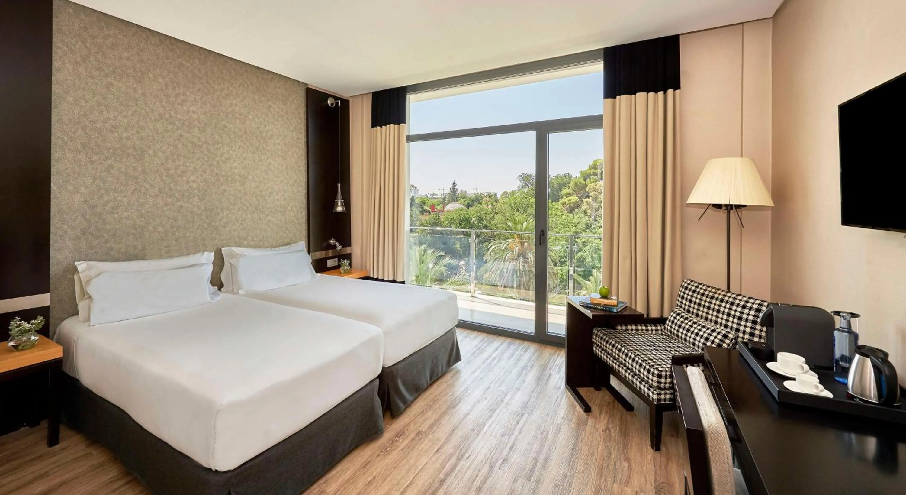 Bedroom, Bed in NH Avenida Jerez