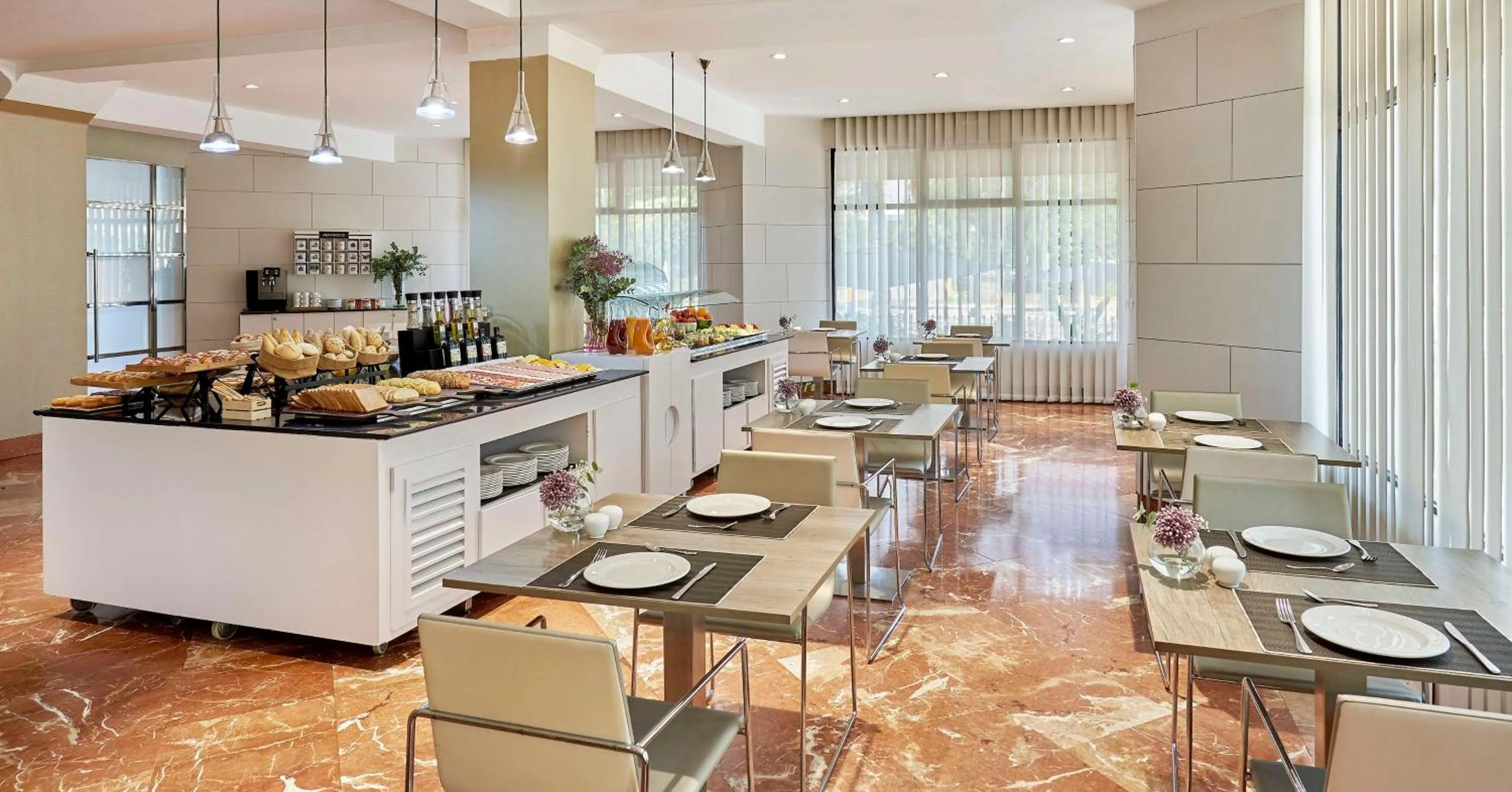 Restaurant/places to eat in NH Avenida Jerez