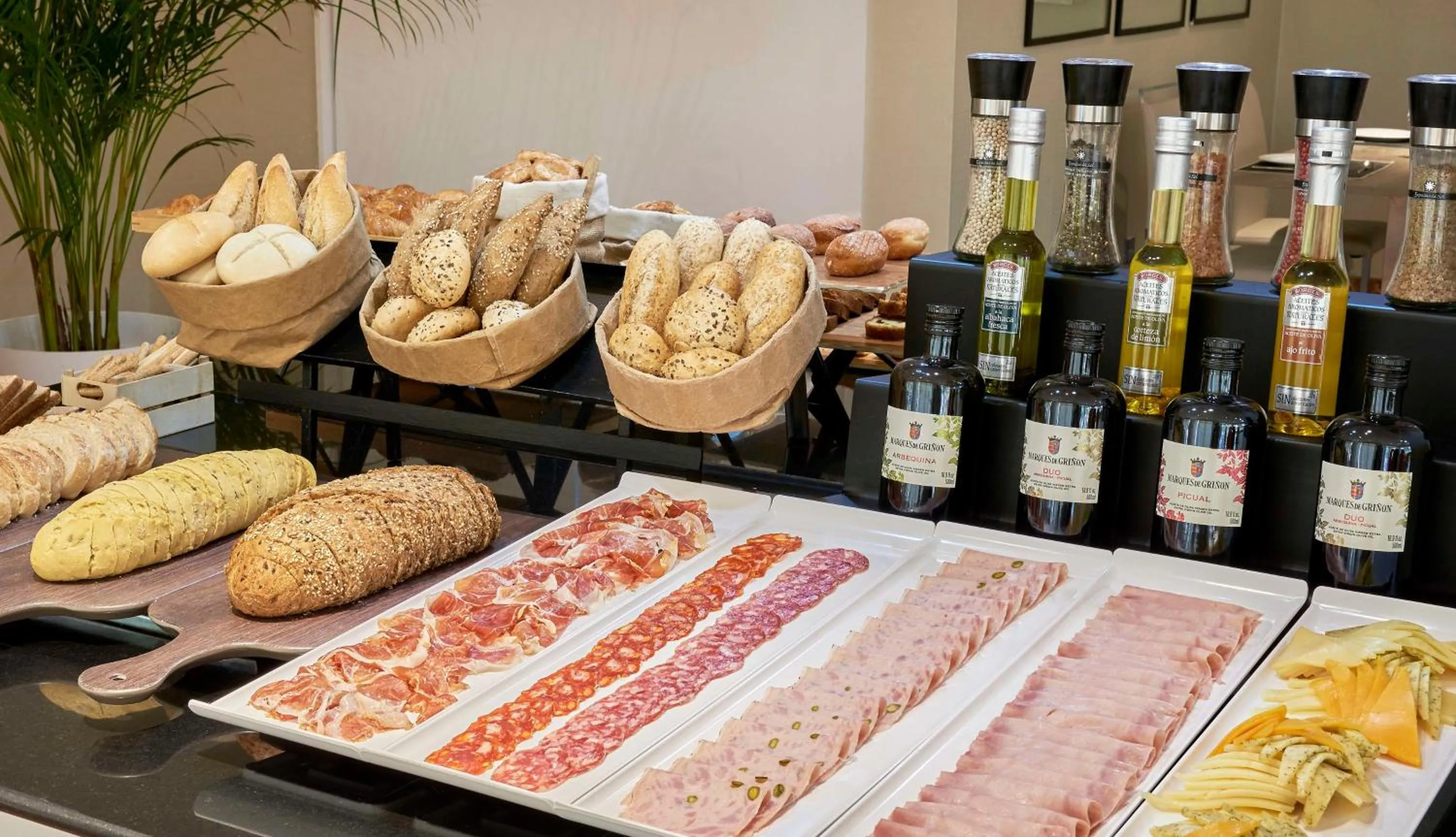 Restaurant/places to eat in NH Avenida Jerez