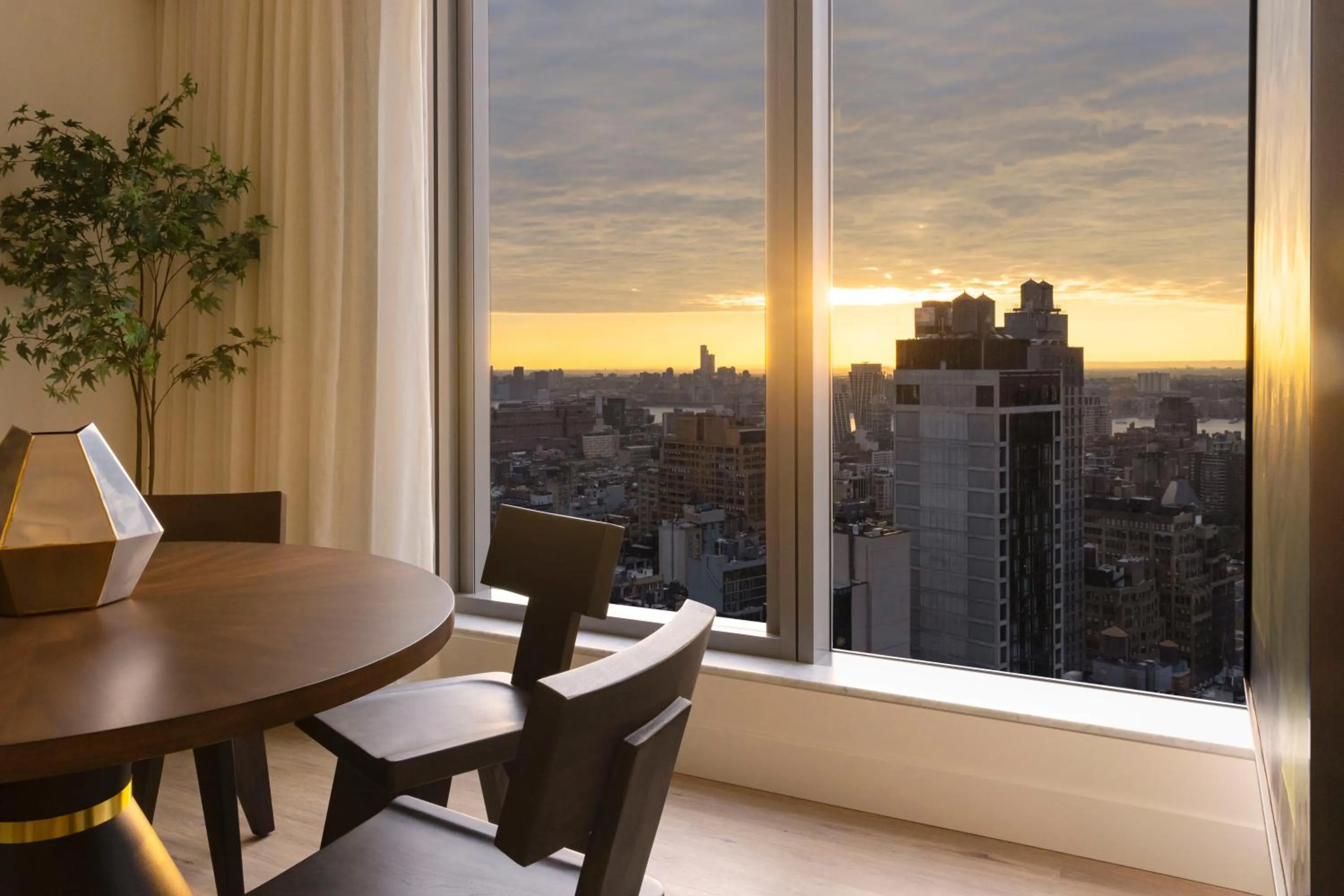 Dining area in Virgin Hotels New York City