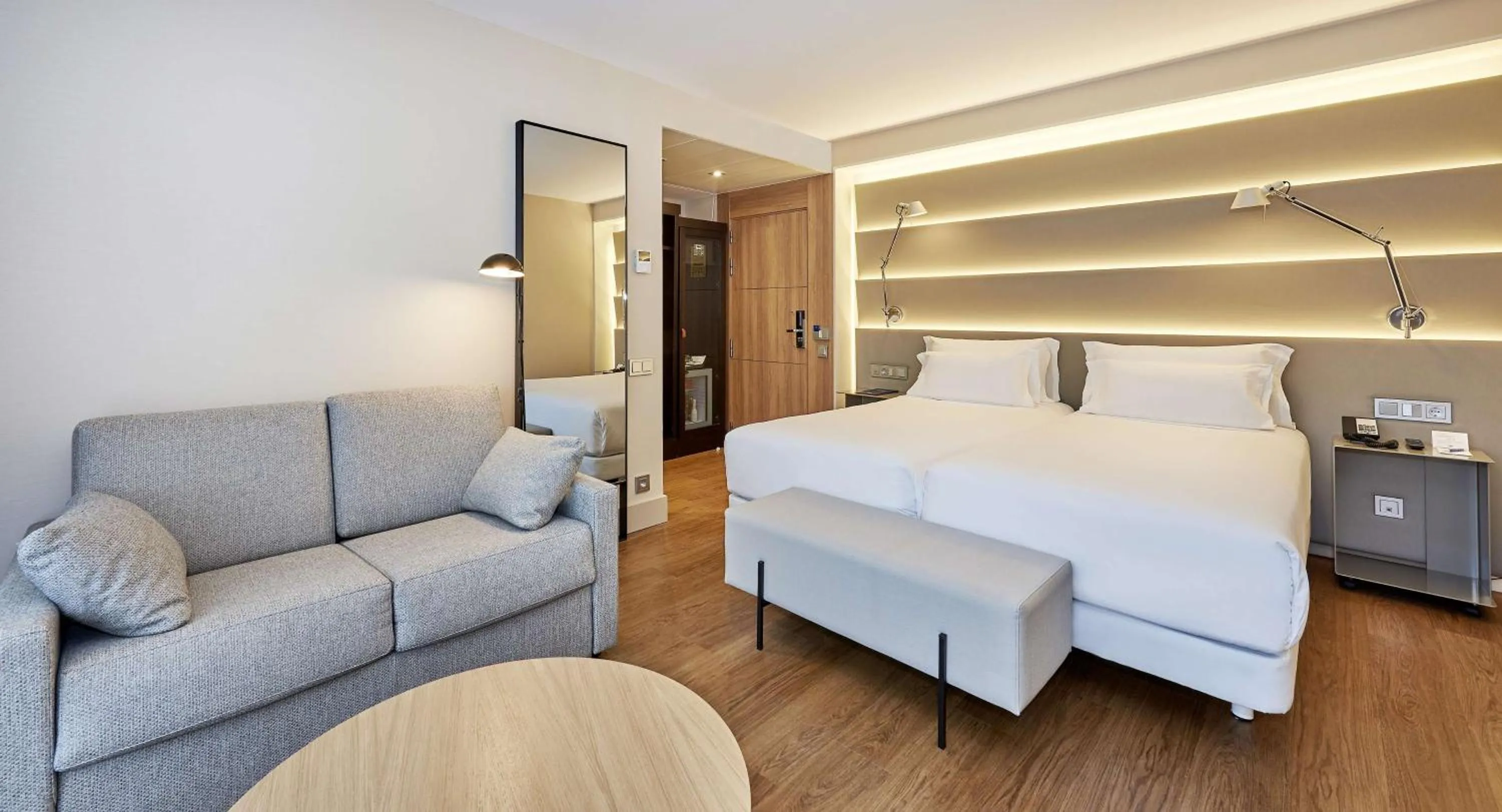 Photo of the whole room, Bed in NH Sants Barcelona
