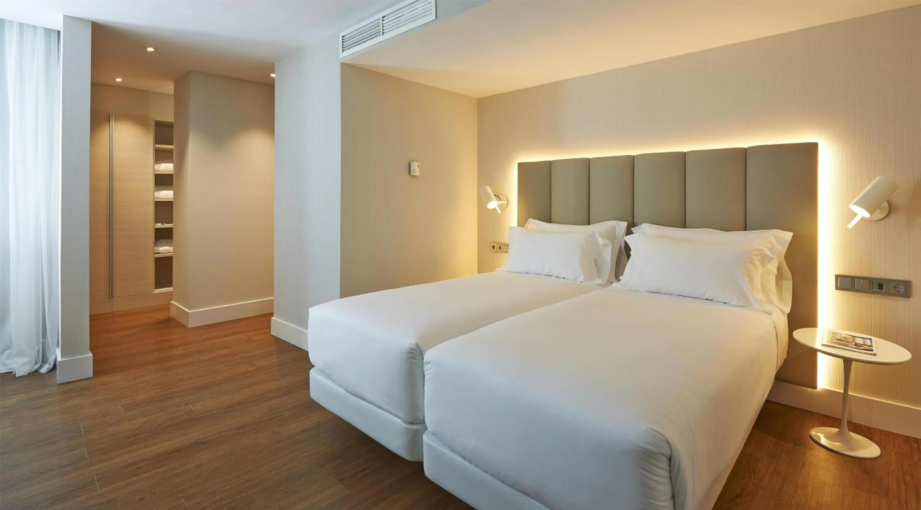 Bedroom, Bed in NH Sants Barcelona