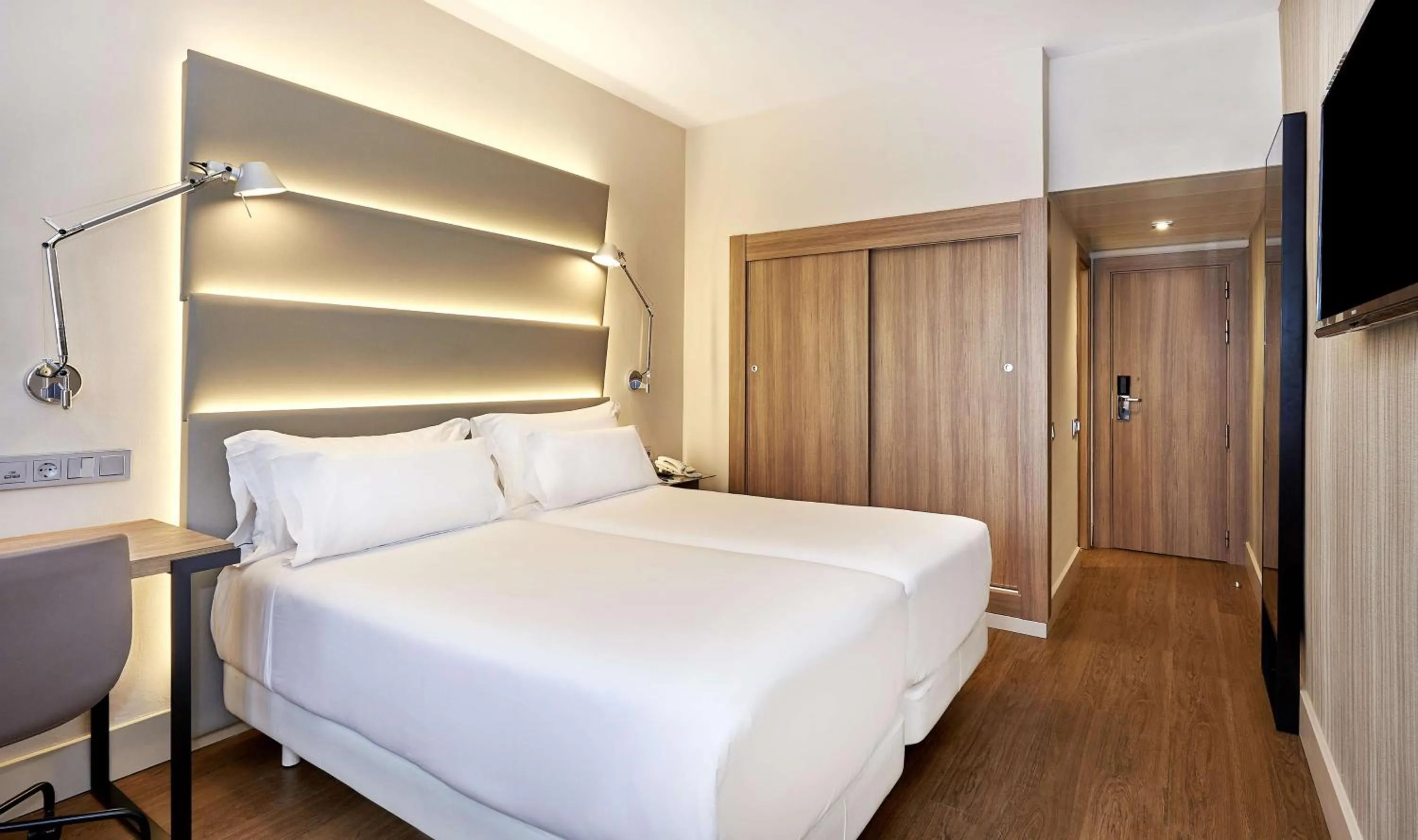 Photo of the whole room, Bed in NH Sants Barcelona