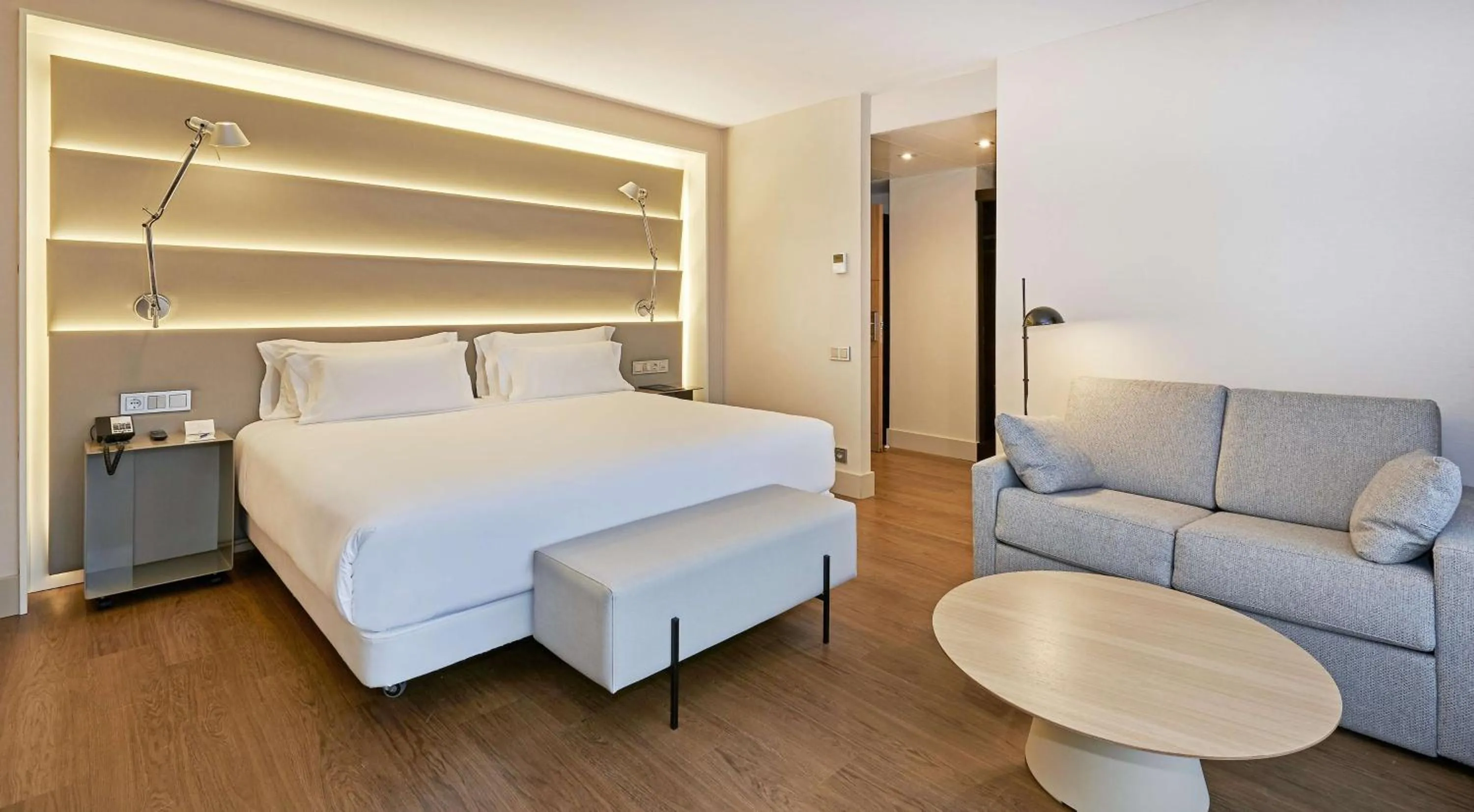 Photo of the whole room, Bed in NH Sants Barcelona