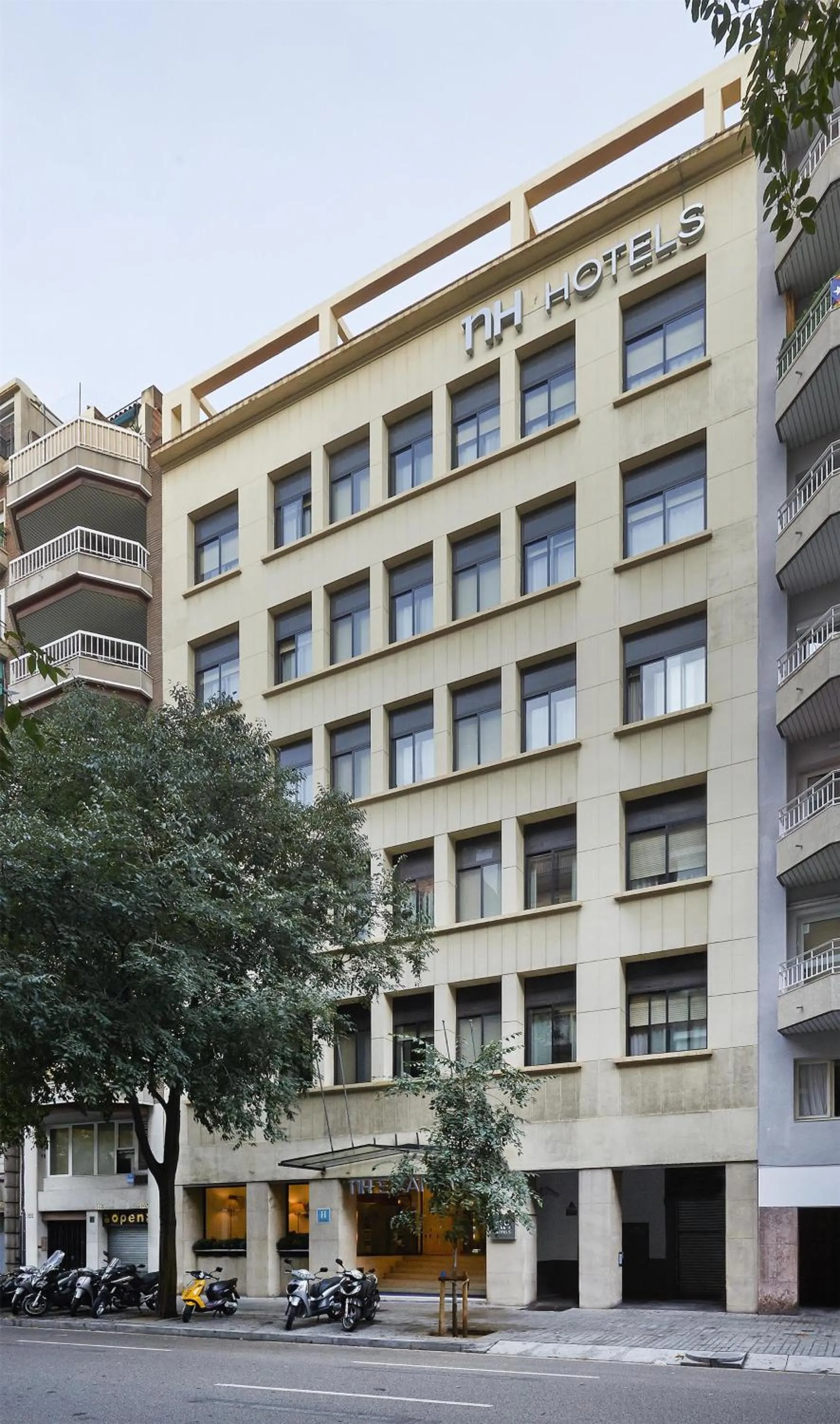 Property building in NH Barcelona Eixample