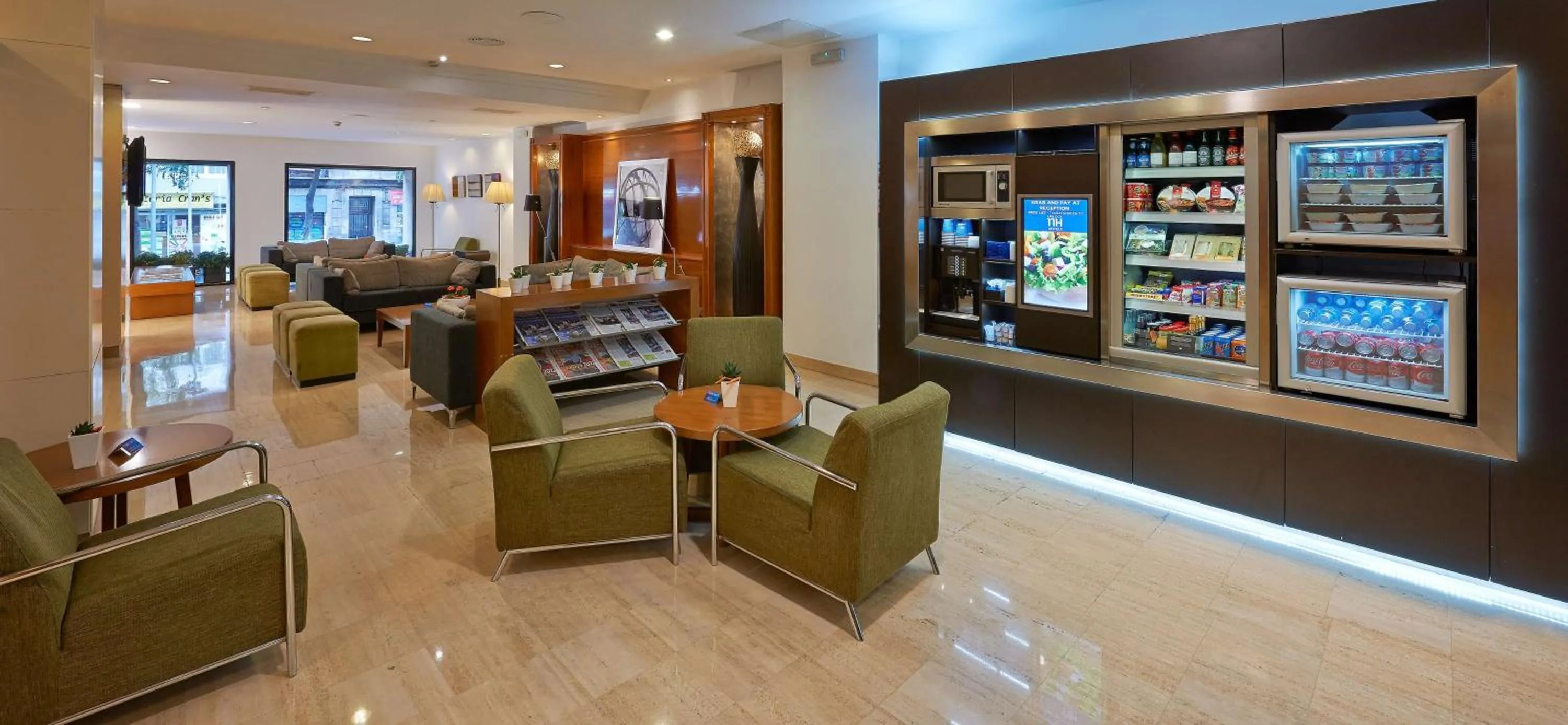 Lounge or bar in NH Barcelona Eixample