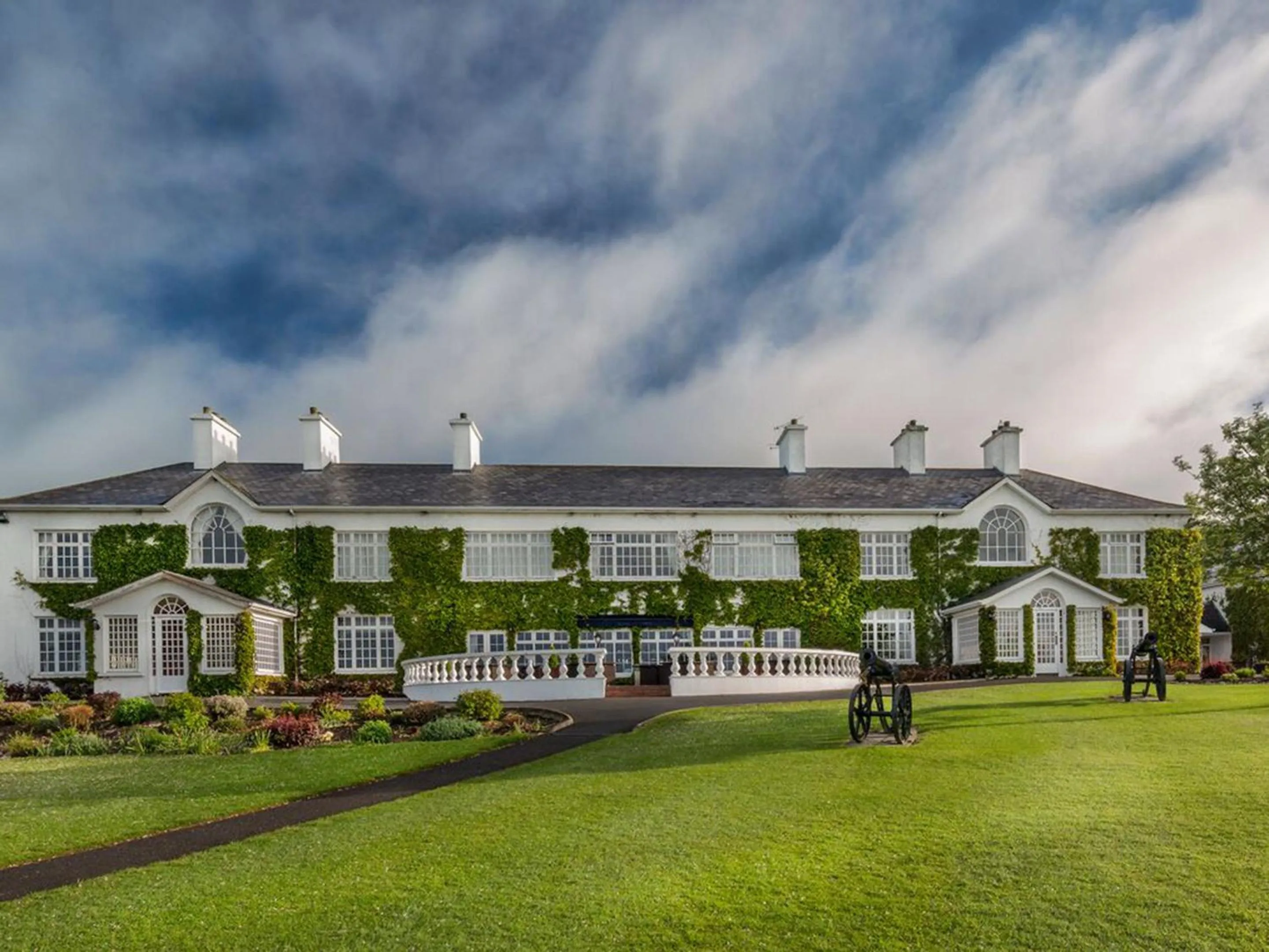 Facade/entrance in Crover House Hotel & Golf Club