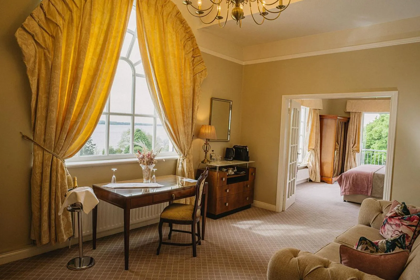 Bed in Crover House Hotel & Golf Club