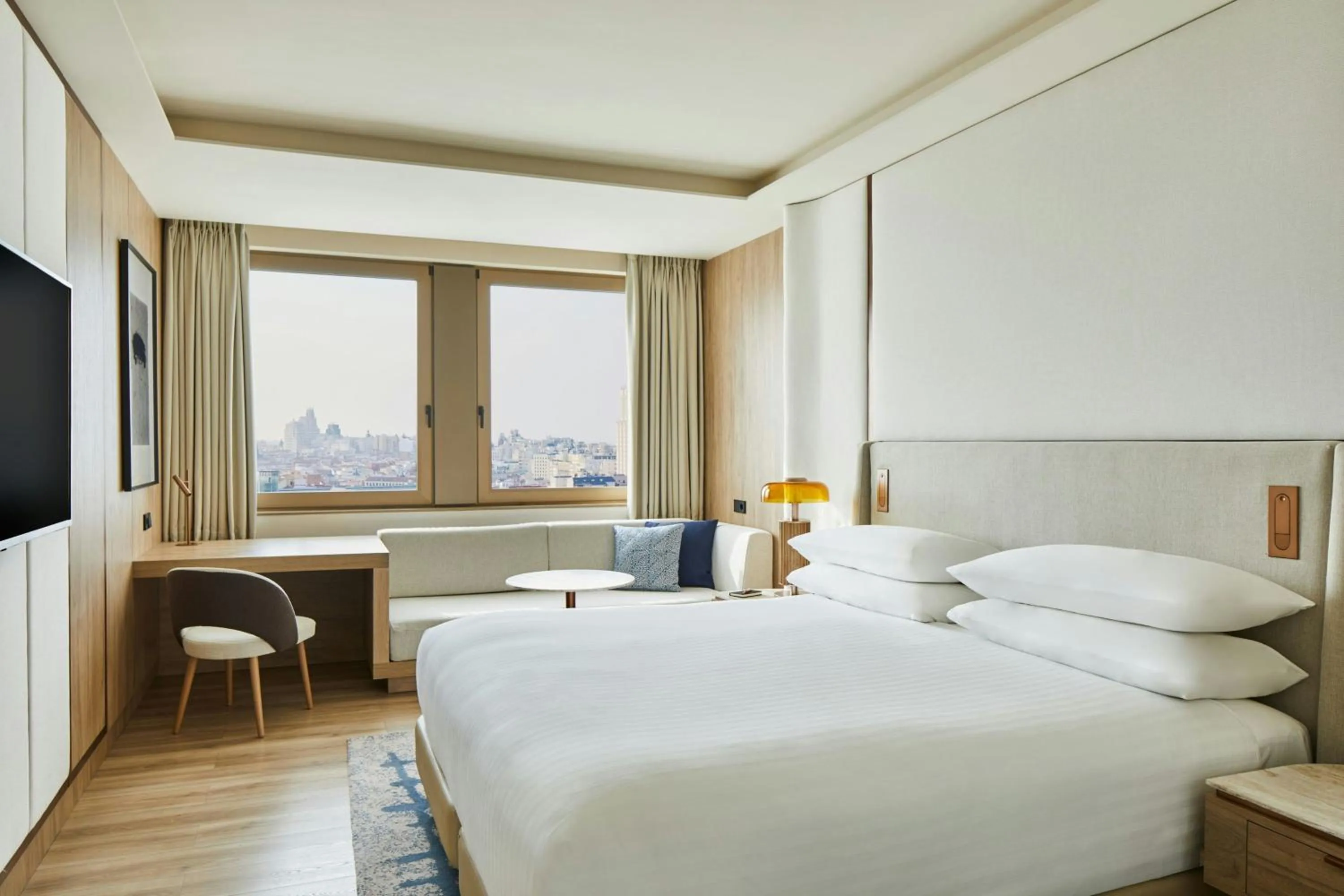 Photo of the whole room, Bed in Madrid Marriott Hotel Princesa Plaza