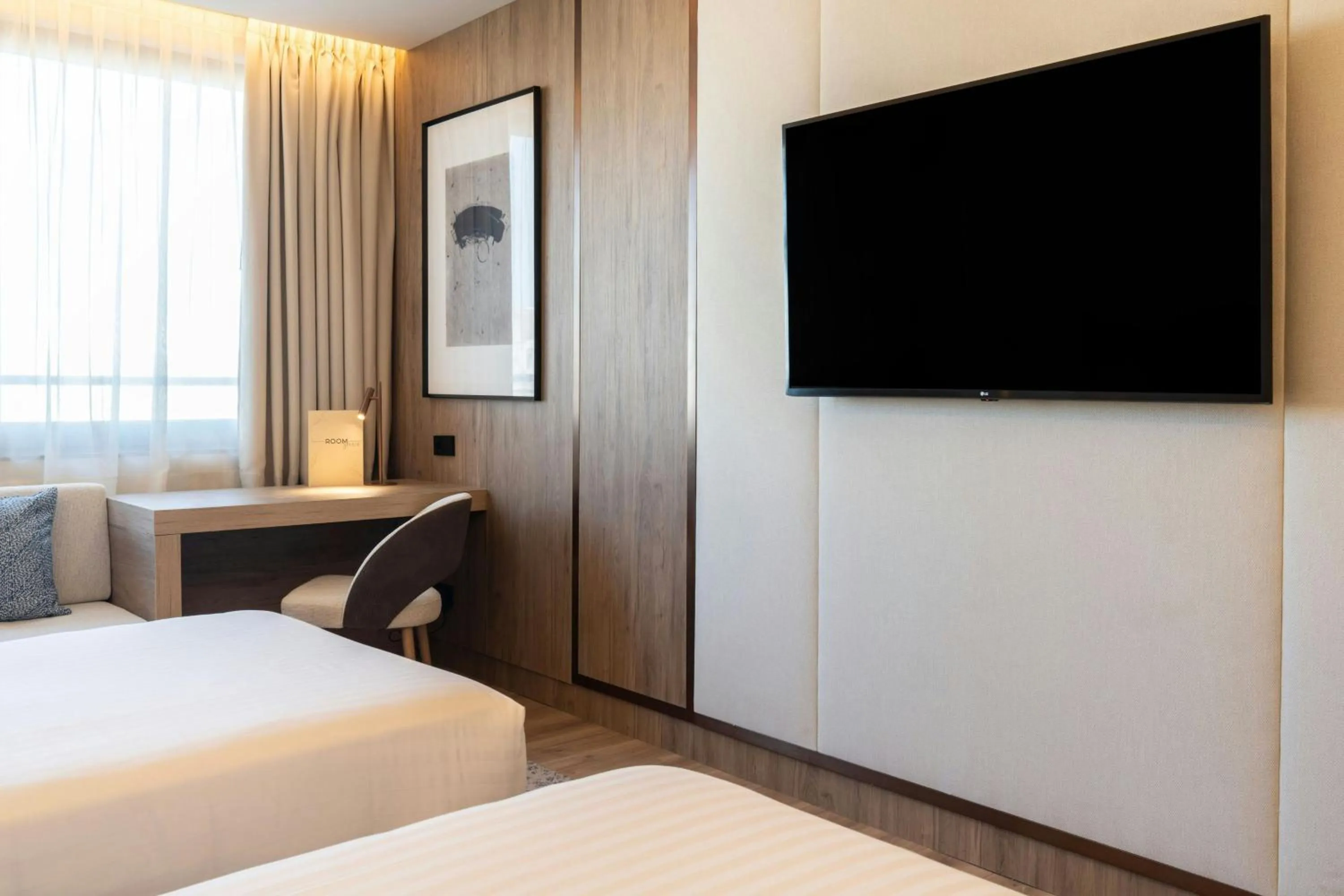 Photo of the whole room, Bed in Madrid Marriott Hotel Princesa Plaza