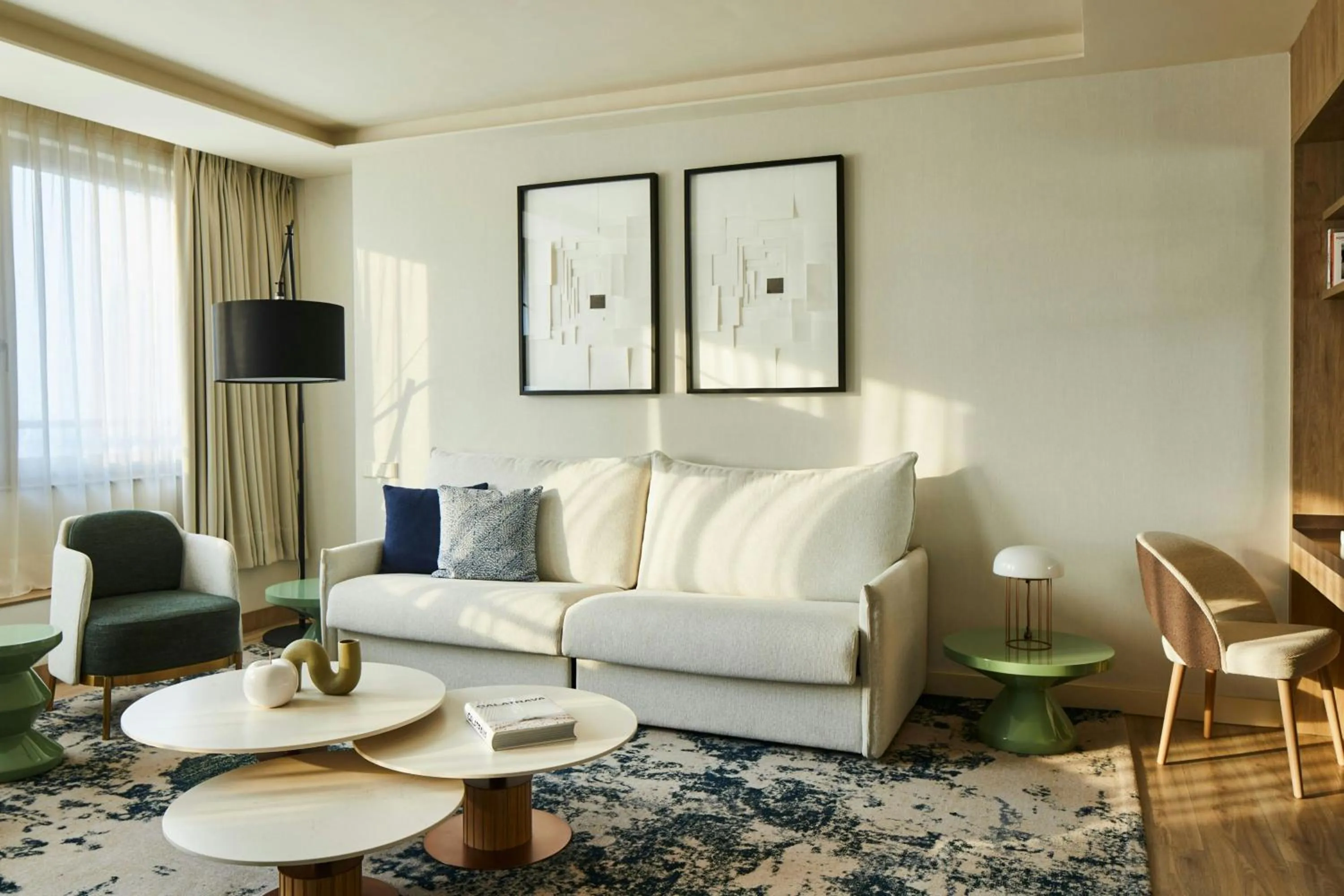 Photo of the whole room in Madrid Marriott Hotel Princesa Plaza