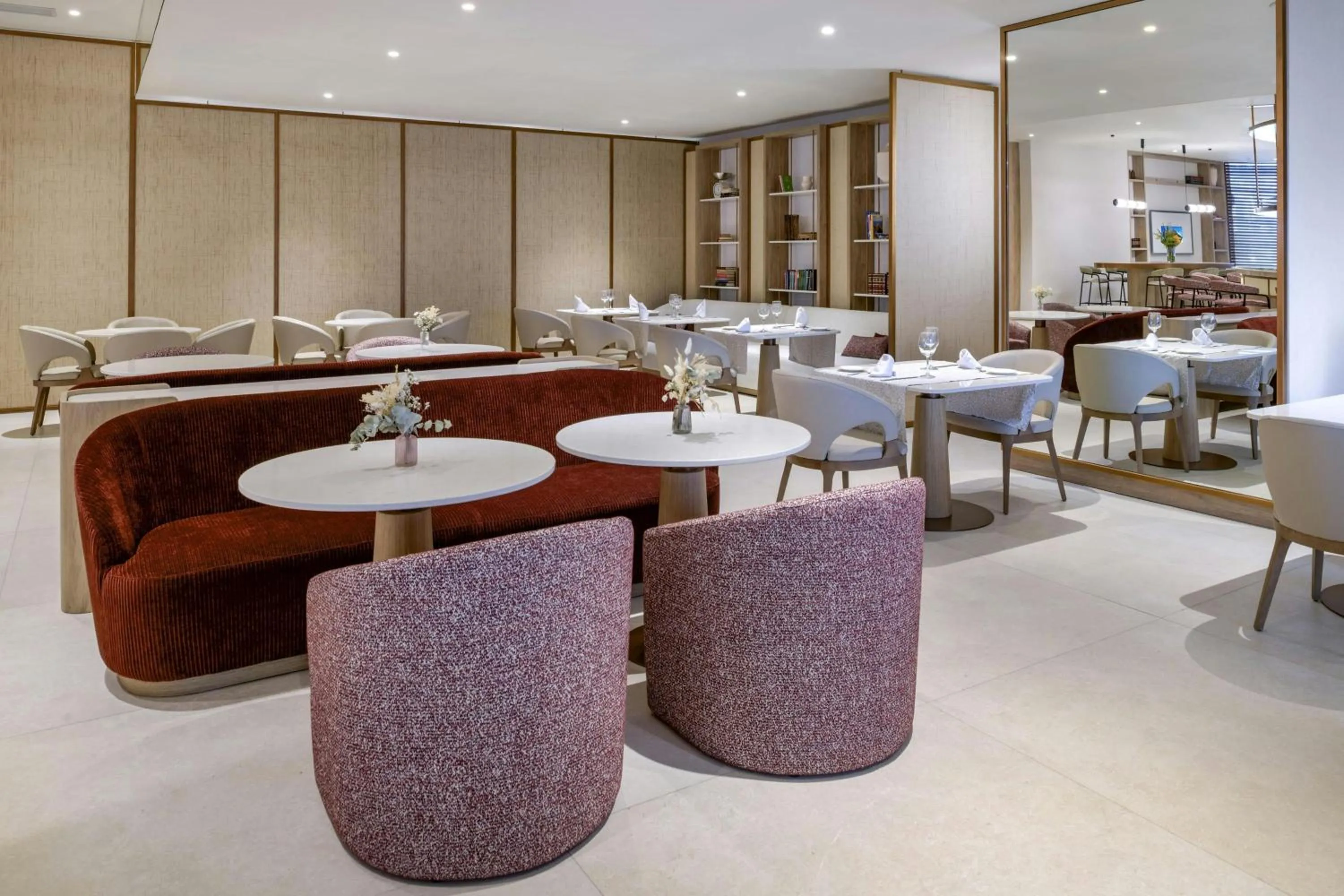 Restaurant/places to eat in Madrid Marriott Hotel Princesa Plaza