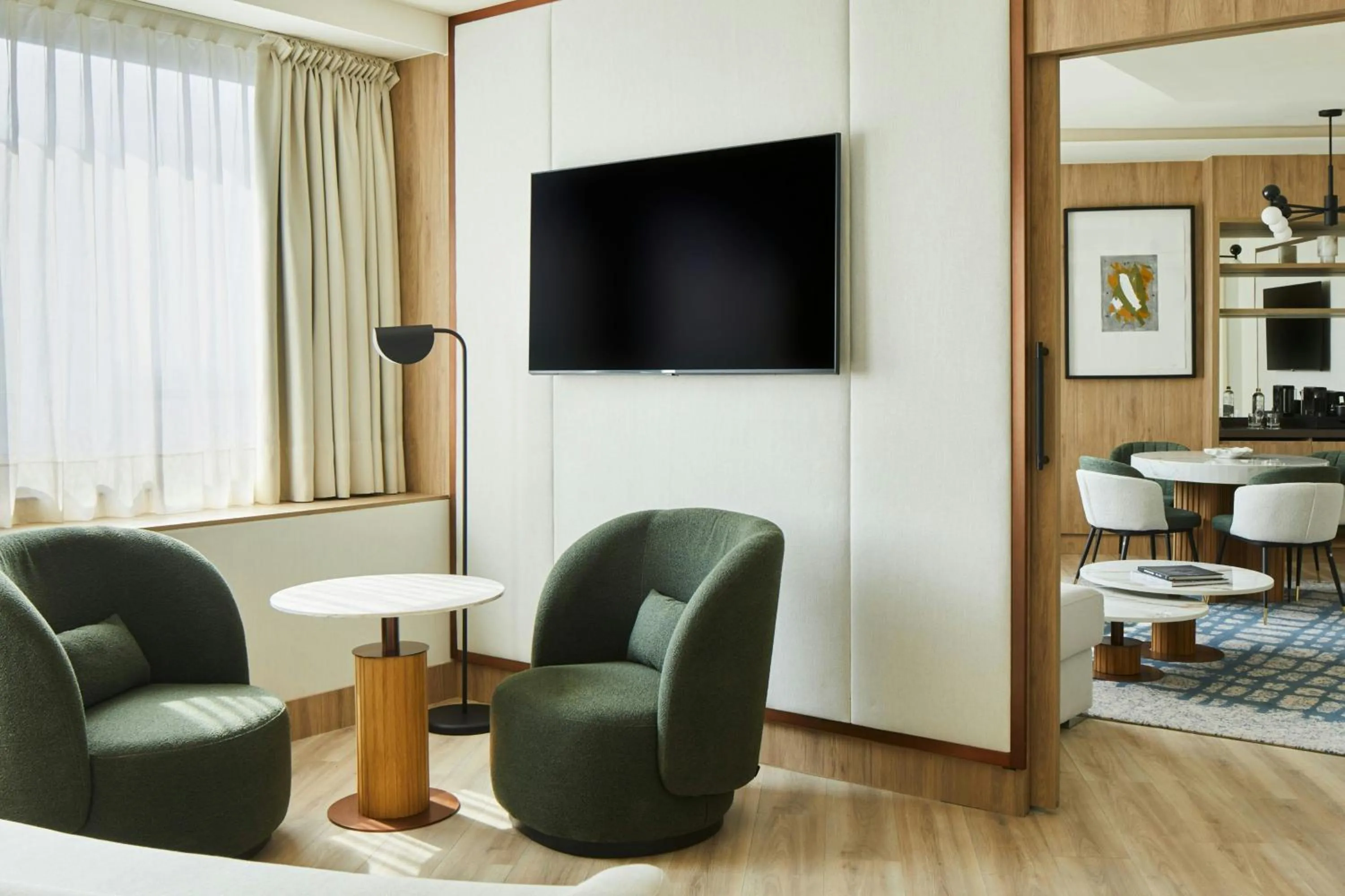 Photo of the whole room in Madrid Marriott Hotel Princesa Plaza