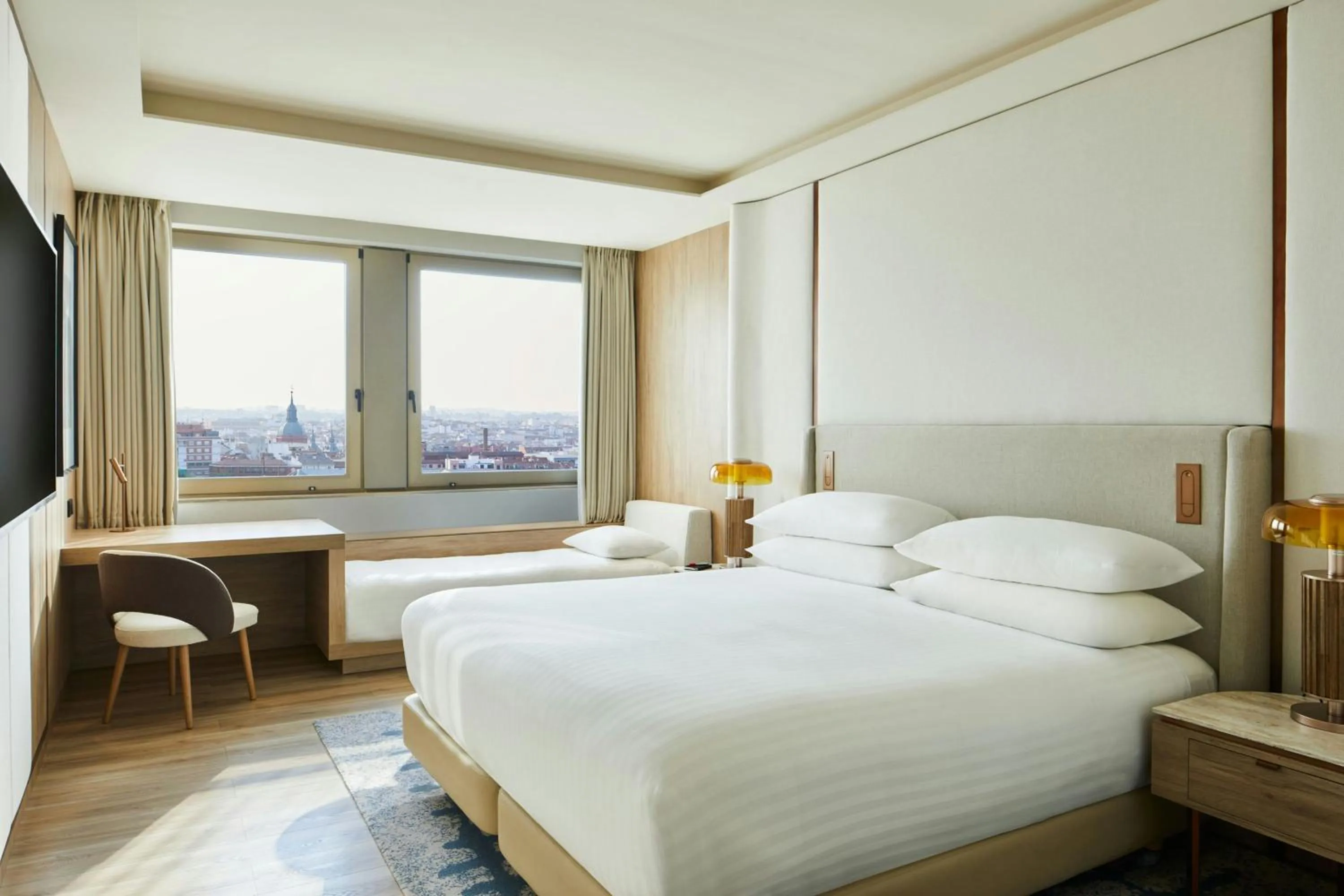 Photo of the whole room, Bed in Madrid Marriott Hotel Princesa Plaza