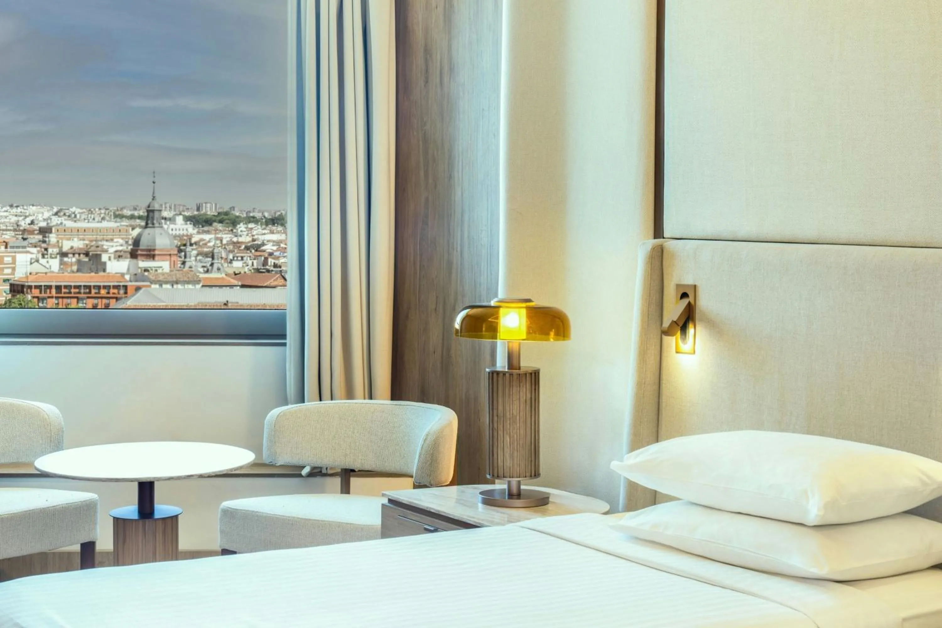 Photo of the whole room, Bed in Madrid Marriott Hotel Princesa Plaza