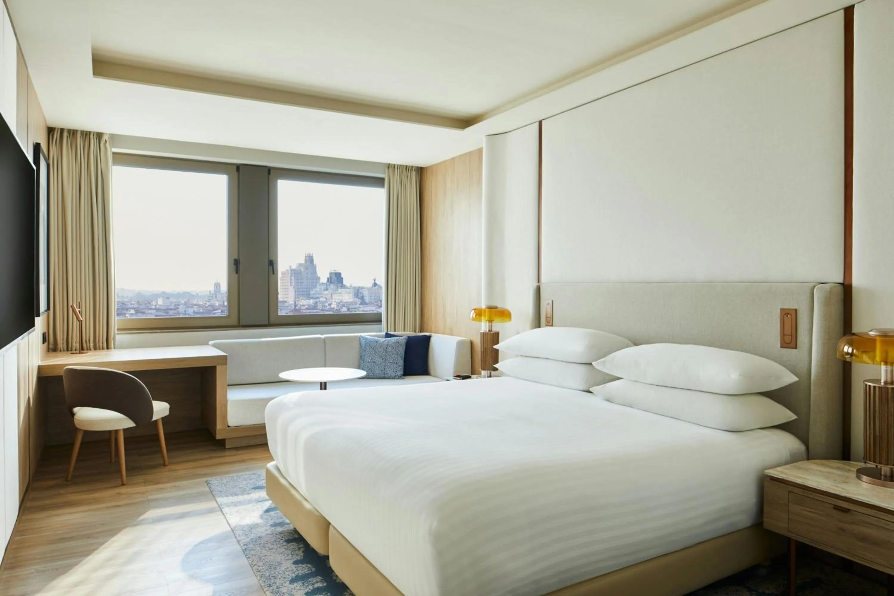 Photo of the whole room, Bed in Madrid Marriott Hotel Princesa Plaza