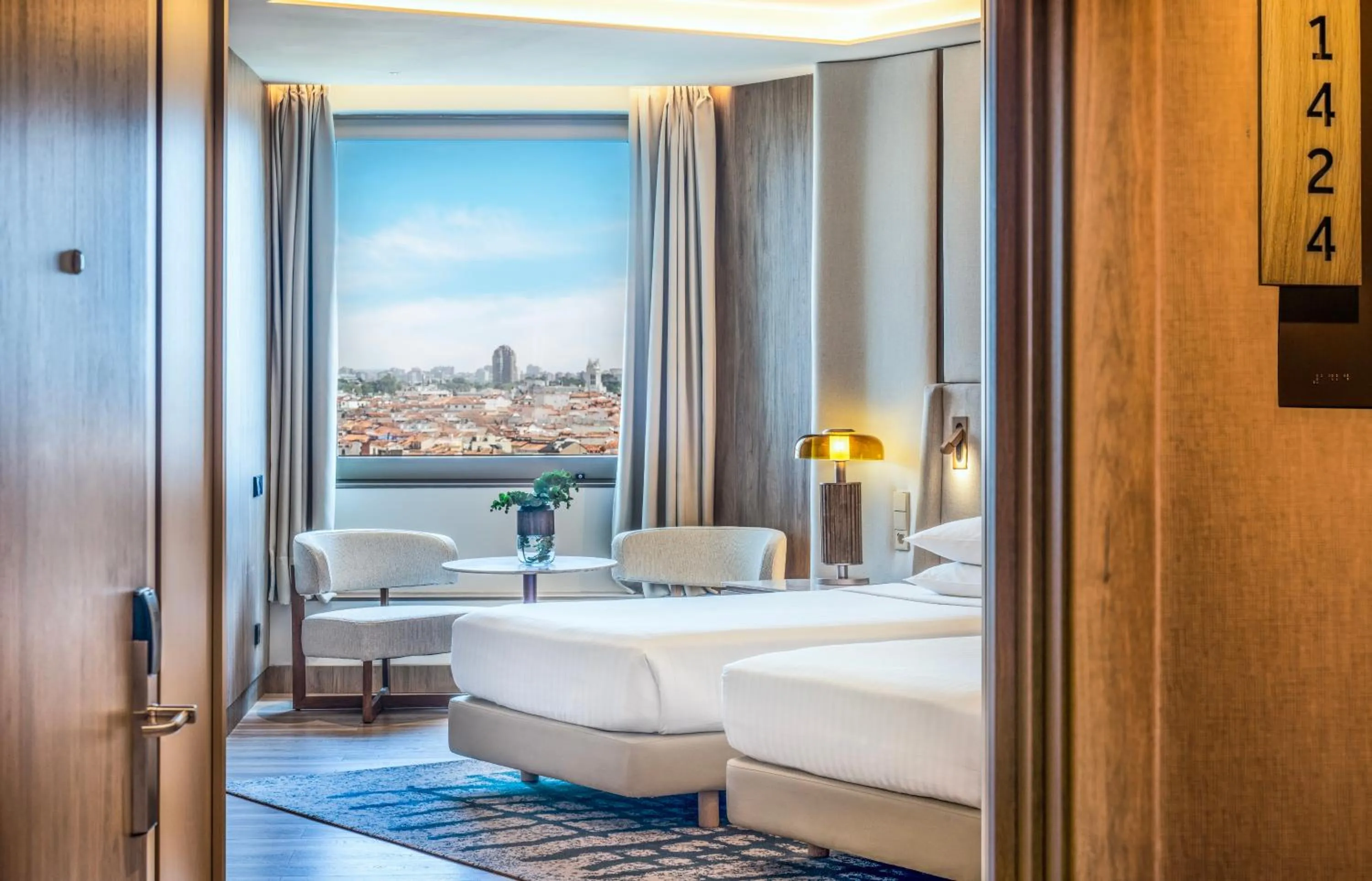 Superior Panoramic Twin Room in Madrid Marriott Hotel Princesa Plaza