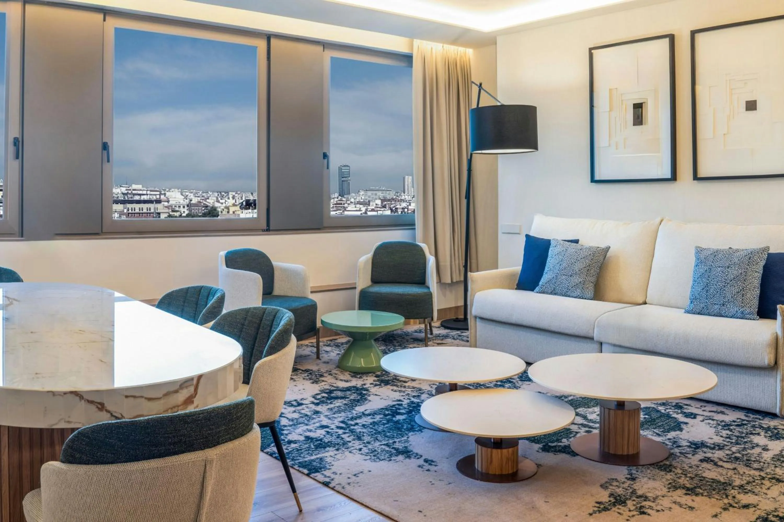 Living room in Madrid Marriott Hotel Princesa Plaza