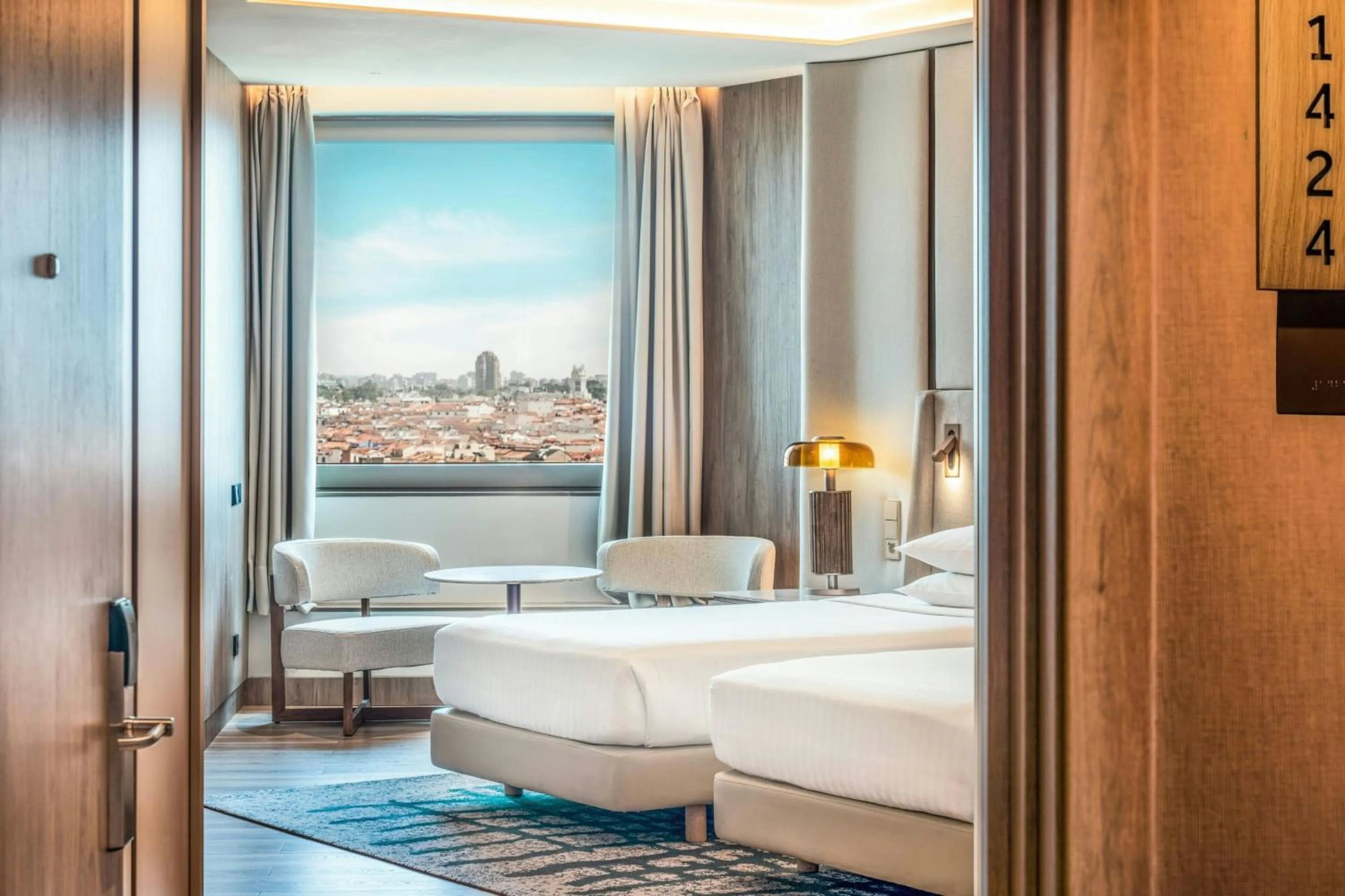 Photo of the whole room, Bed in Madrid Marriott Hotel Princesa Plaza