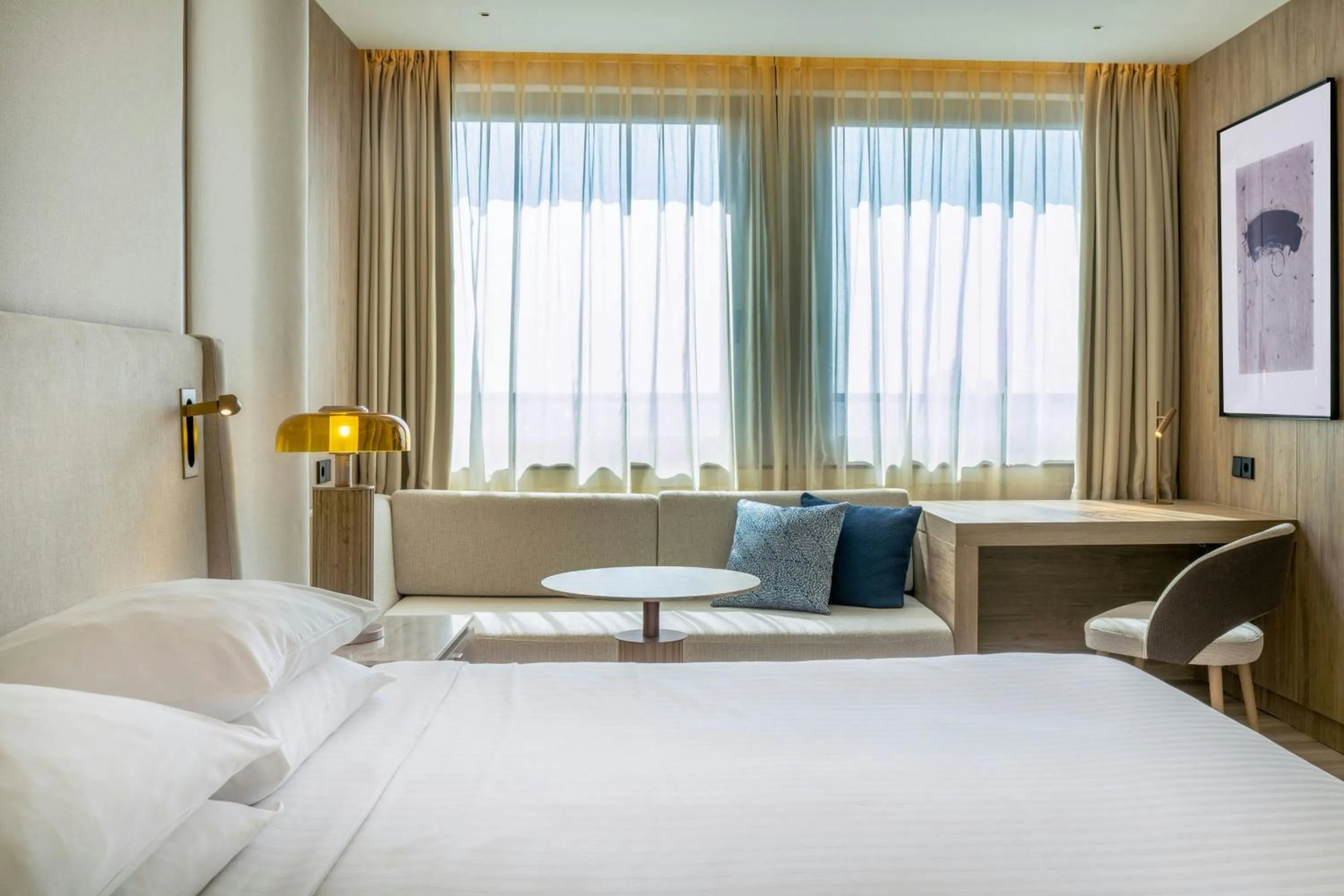 Photo of the whole room, Bed in Madrid Marriott Hotel Princesa Plaza